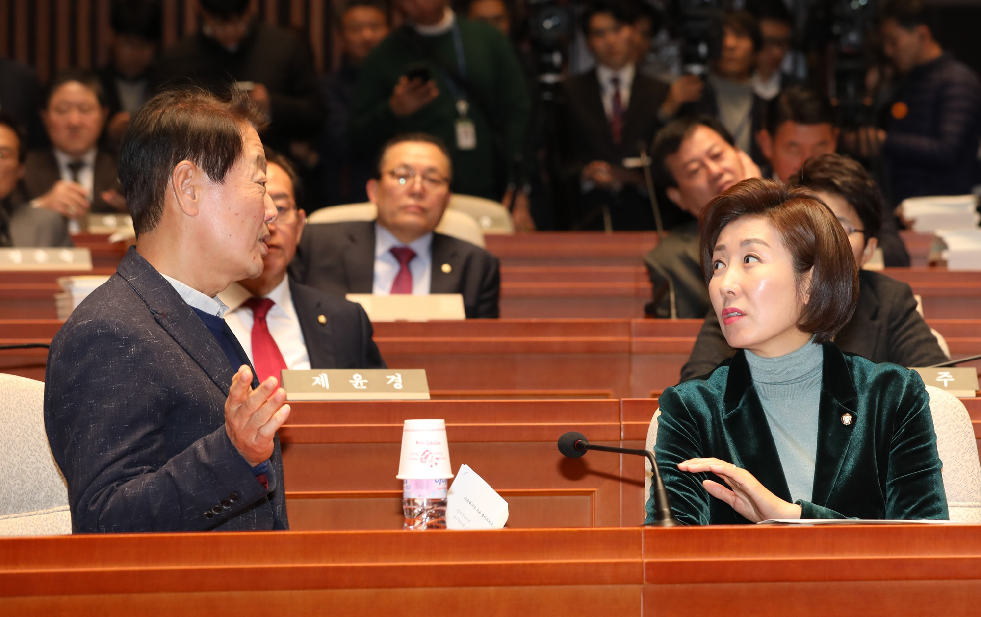 자유한국당의원총회;나경원원내대표