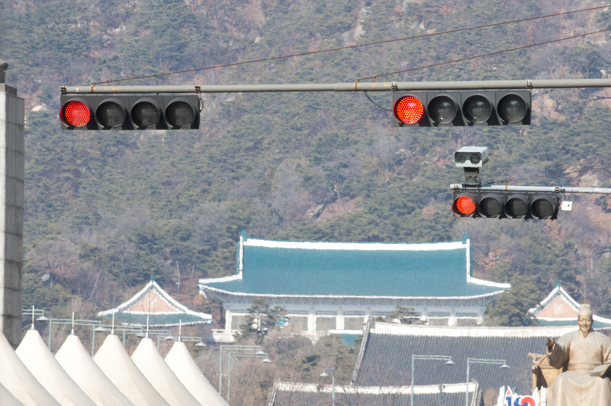 정치;청와대;대통령;신호등;붉은;빨간;파랑;초록;노랑