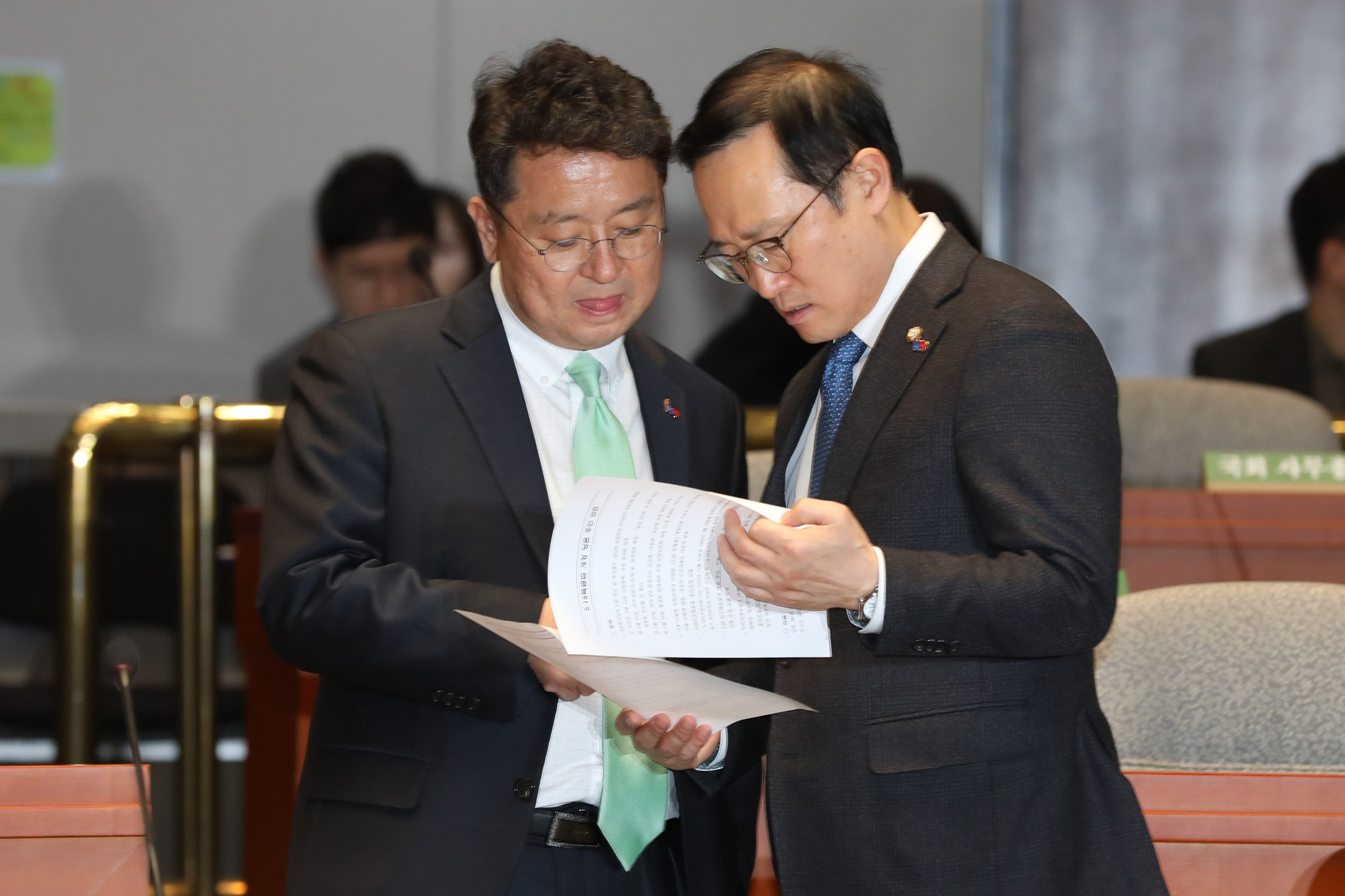 더불어민주당정책의원총회;홍영표원내대표