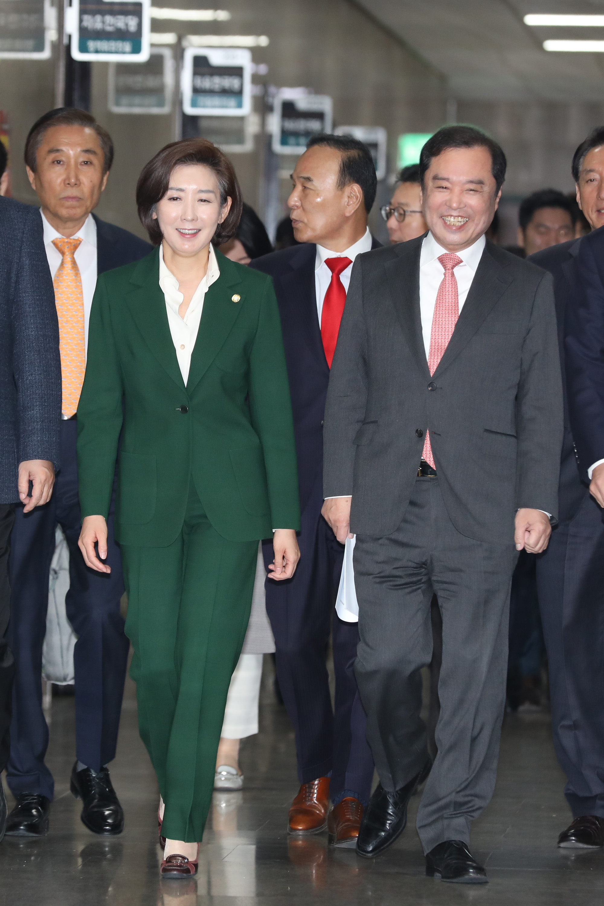 자유한국당비상대책위원회의;김병준비대위원장;나경원원내대표