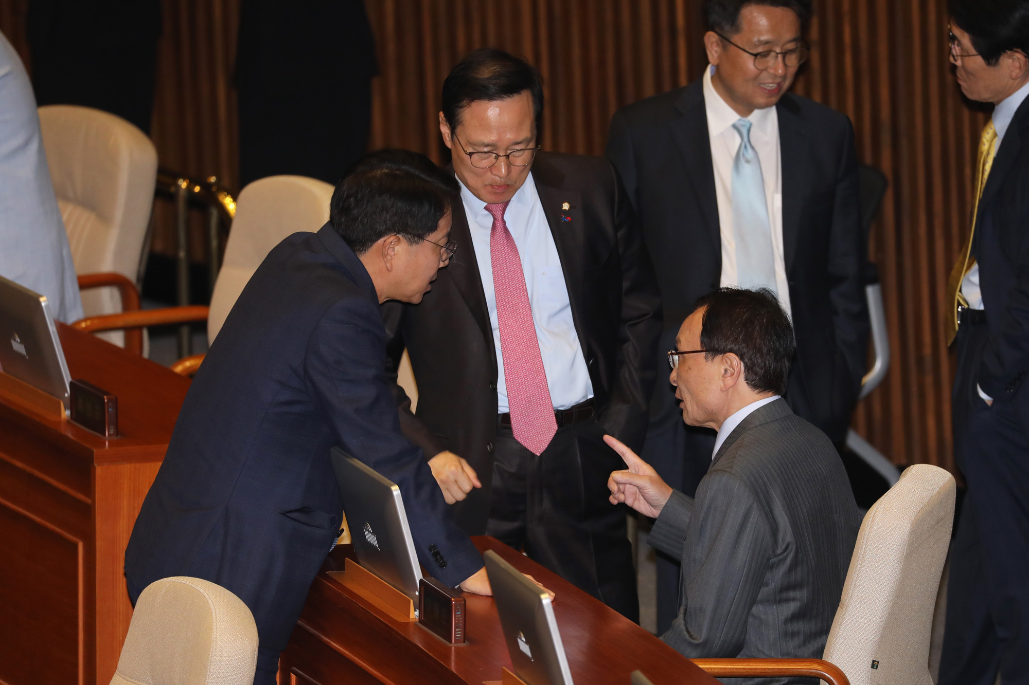 국회본회의;이해찬대표;홍영표원내대표;조정식정책위의장