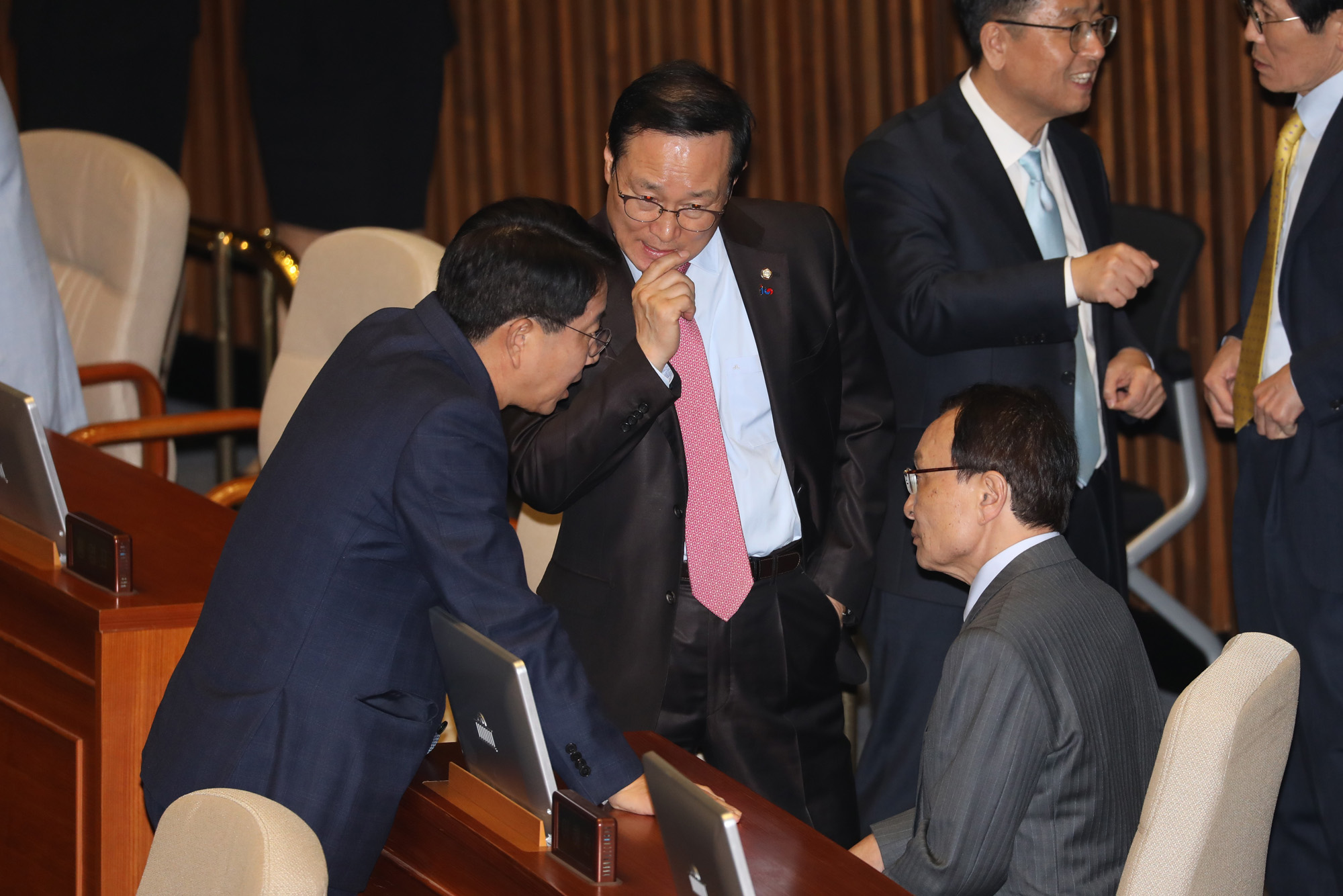 국회본회의;이해찬대표;홍영표원내대표;조정식정책위의장