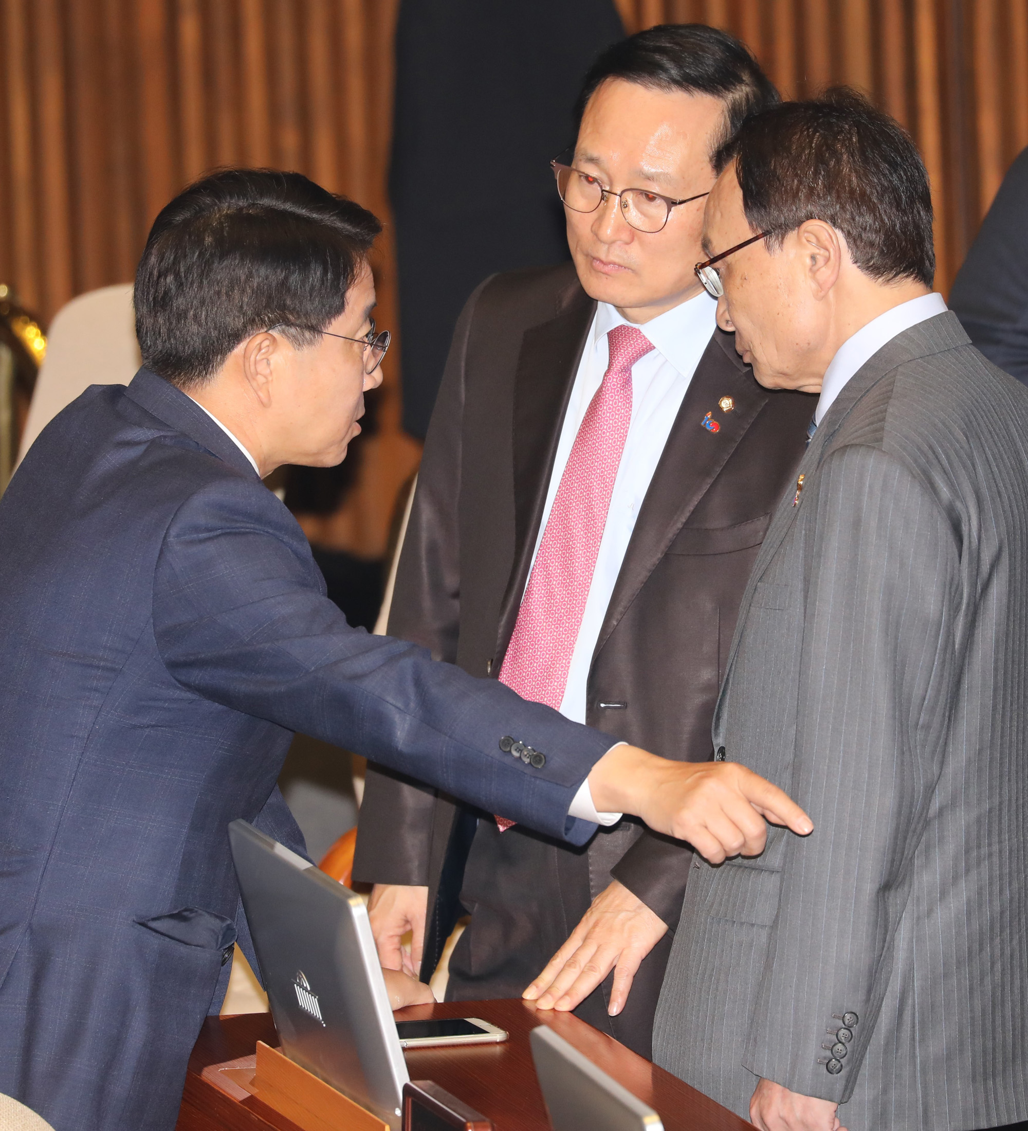 국회본회의;이해찬대표;홍영표원내대표;조정식정책위의장