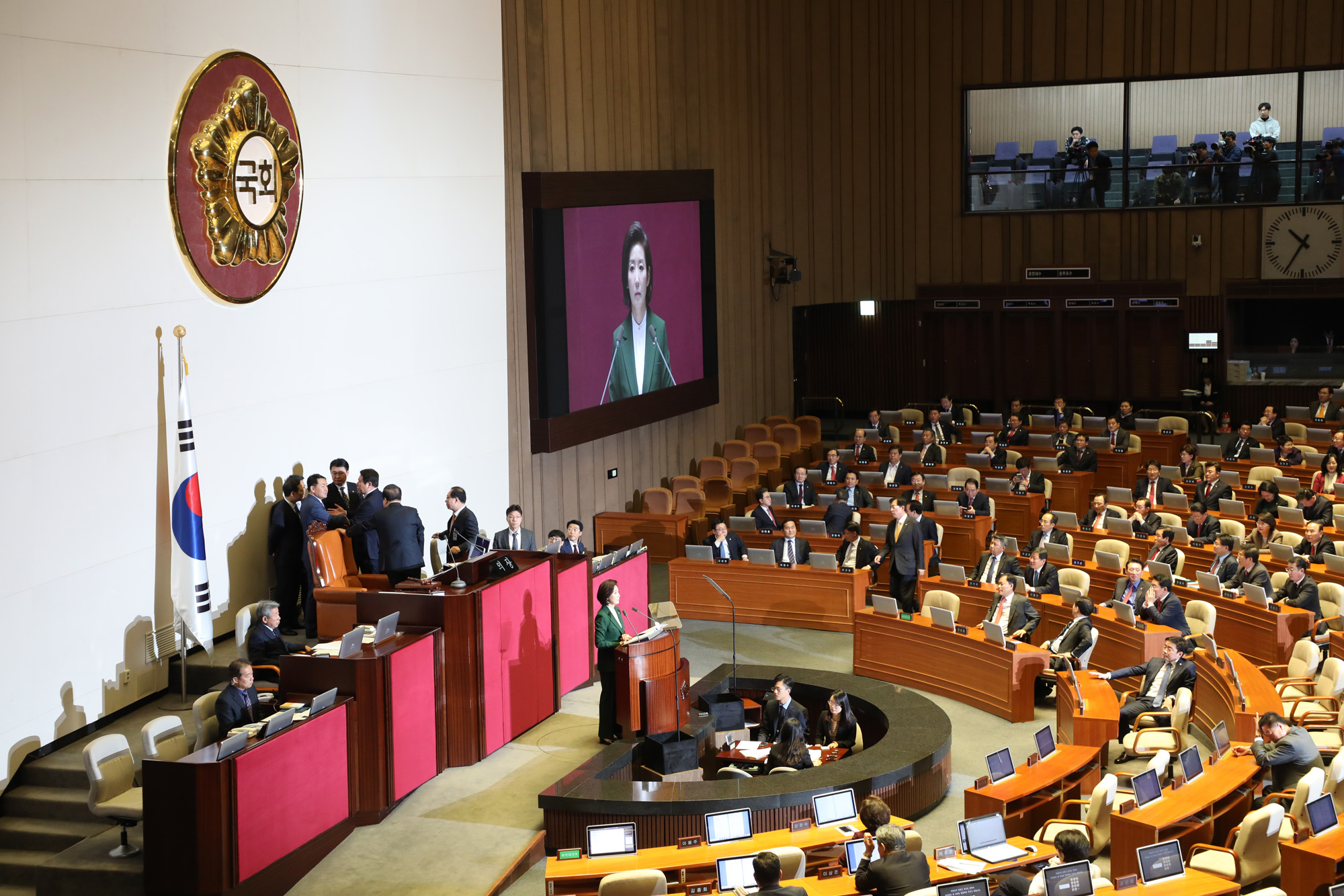 자유한국당나경원원내대표;교섭단체연설;국회본회의;홍영표원내대표항의