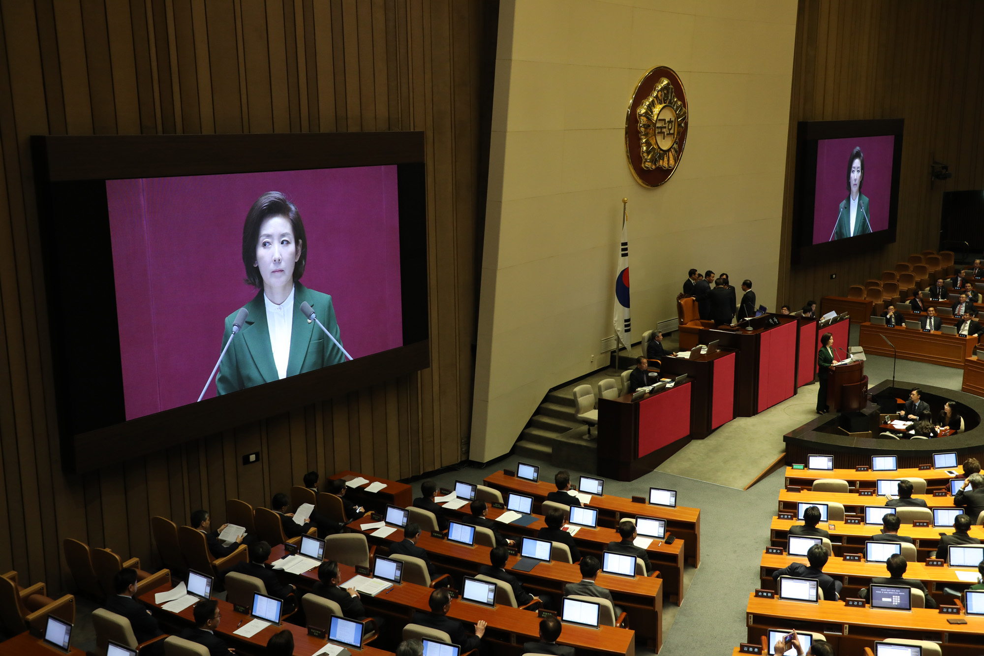 자유한국당나경원원내대표;교섭단체연설;국회본회의;홍영표원내대표항의