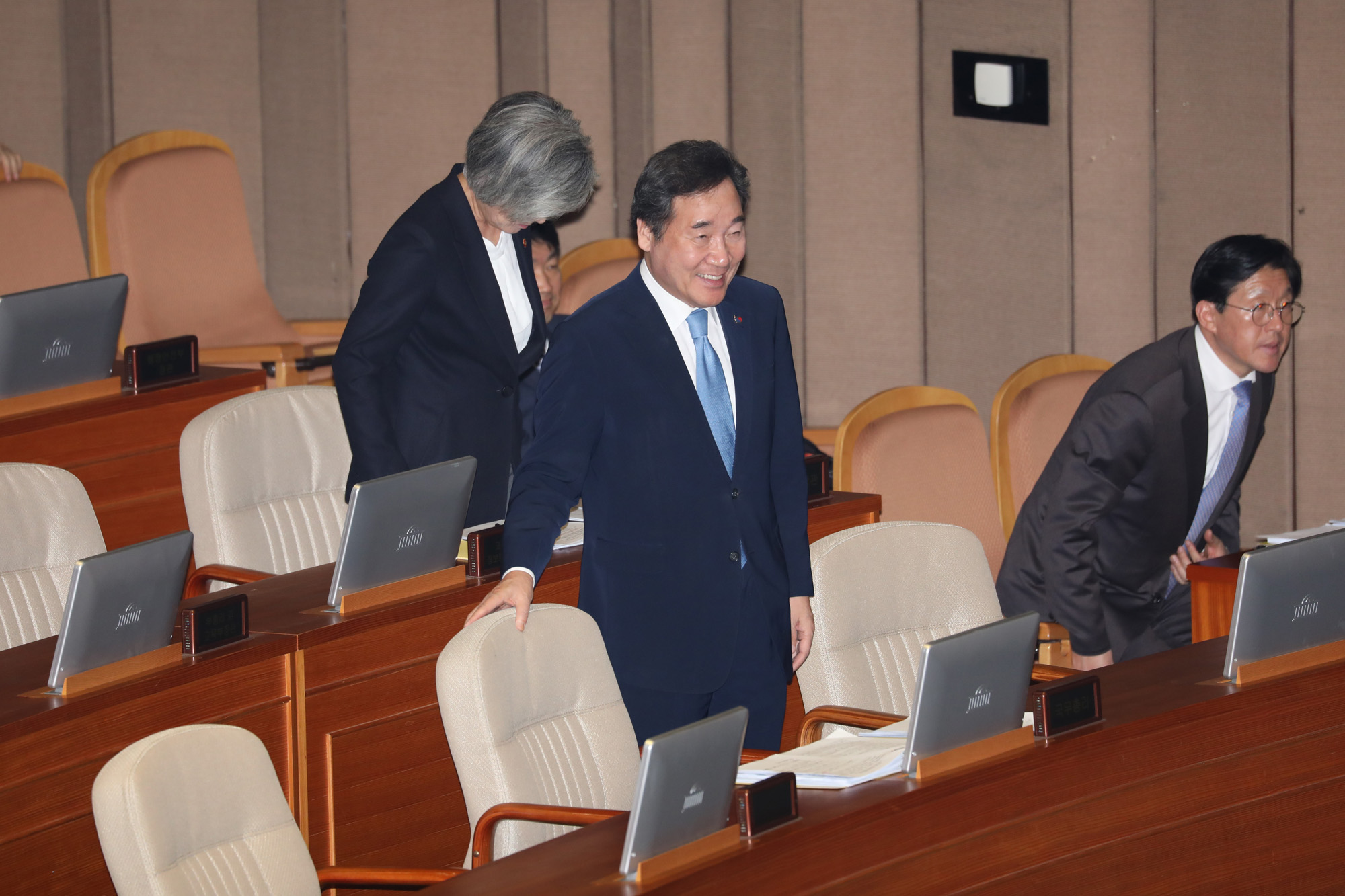 국회본회의;비교섭단체대표연설;이낙연국무총리