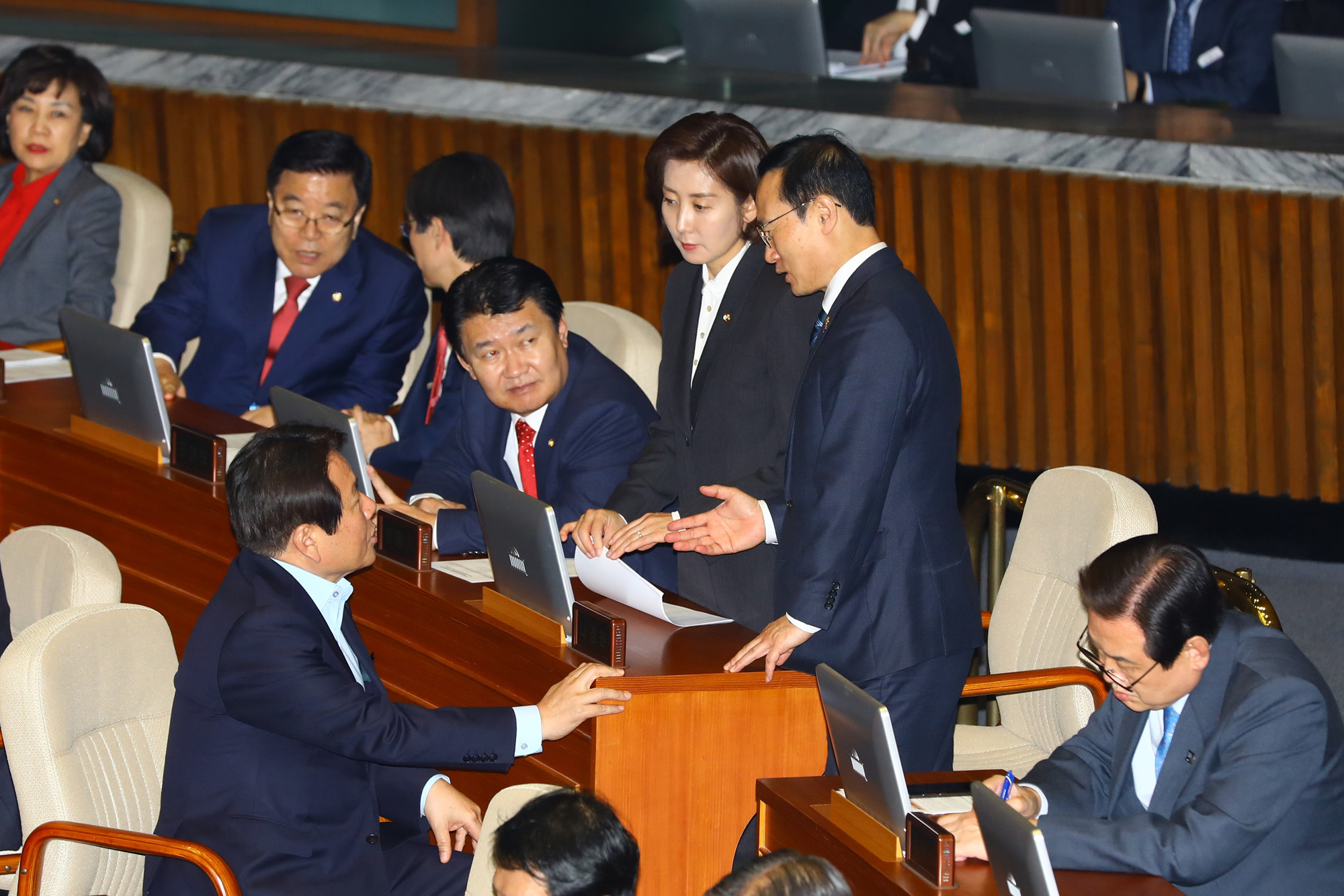 국회본회의;나경원원내대표;홍영표원내대표