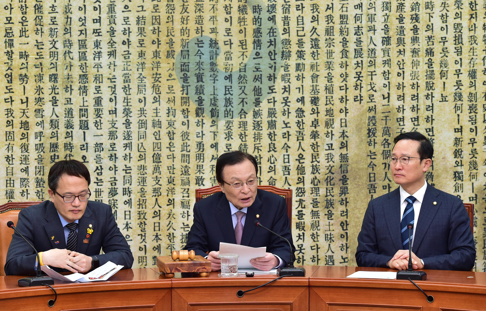 더불어민주당최고위원회의;민주당을지로위원회;을지로위원회상생꽃달기