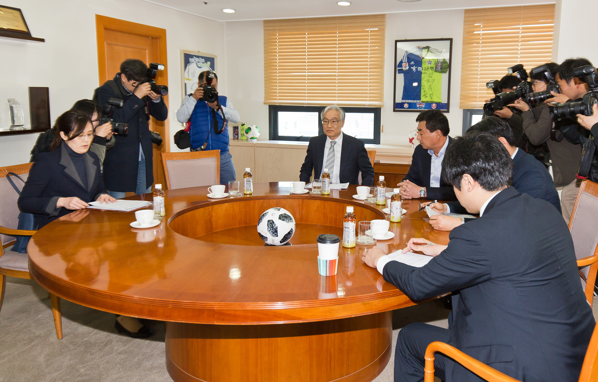 스포츠;정치;선거운동;자유한국당;황교안;강기윤;축구장유세;경남FC;상벌위원회