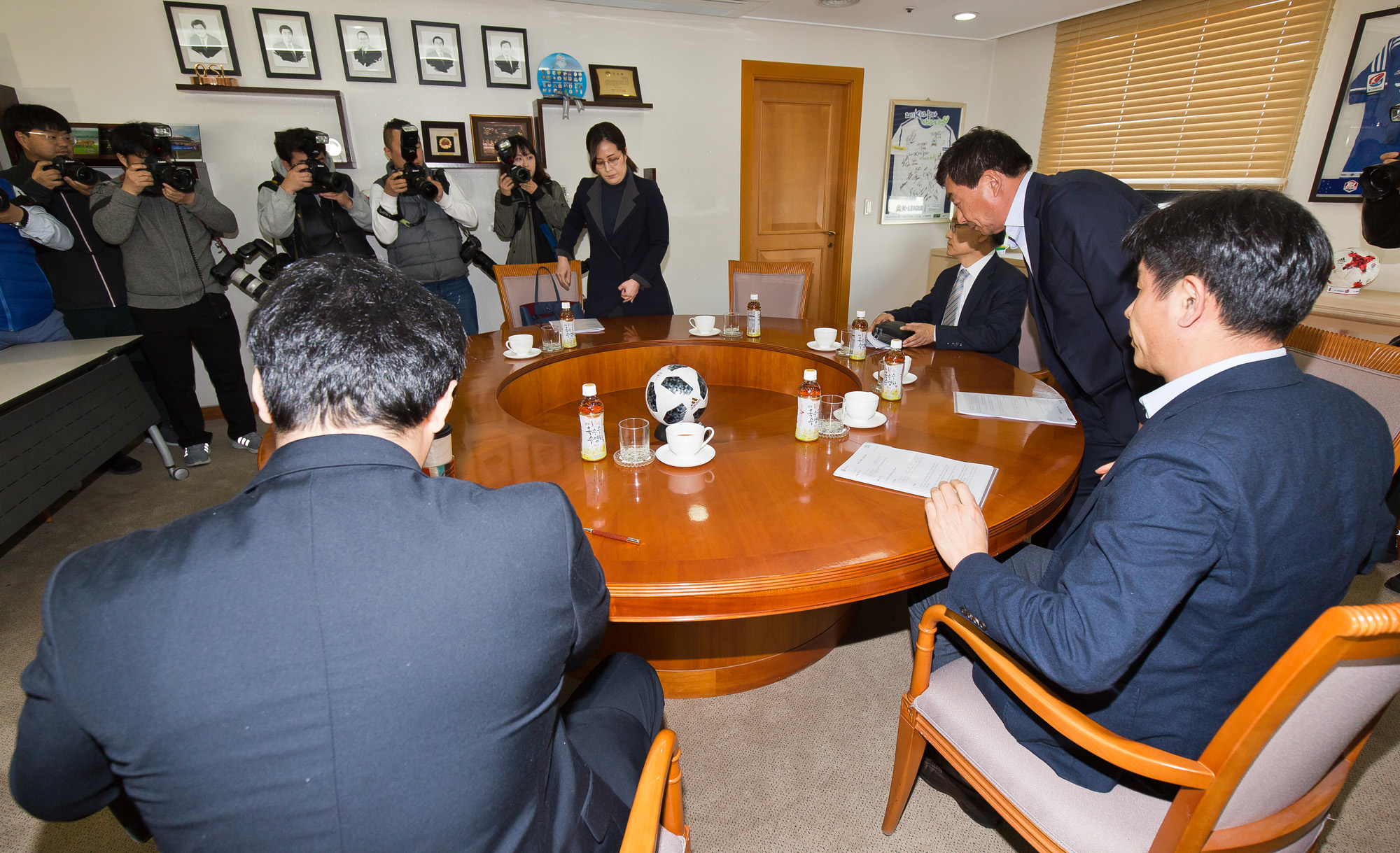 스포츠;정치;선거운동;자유한국당;황교안;강기윤;축구장유세;경남FC;상벌위원회