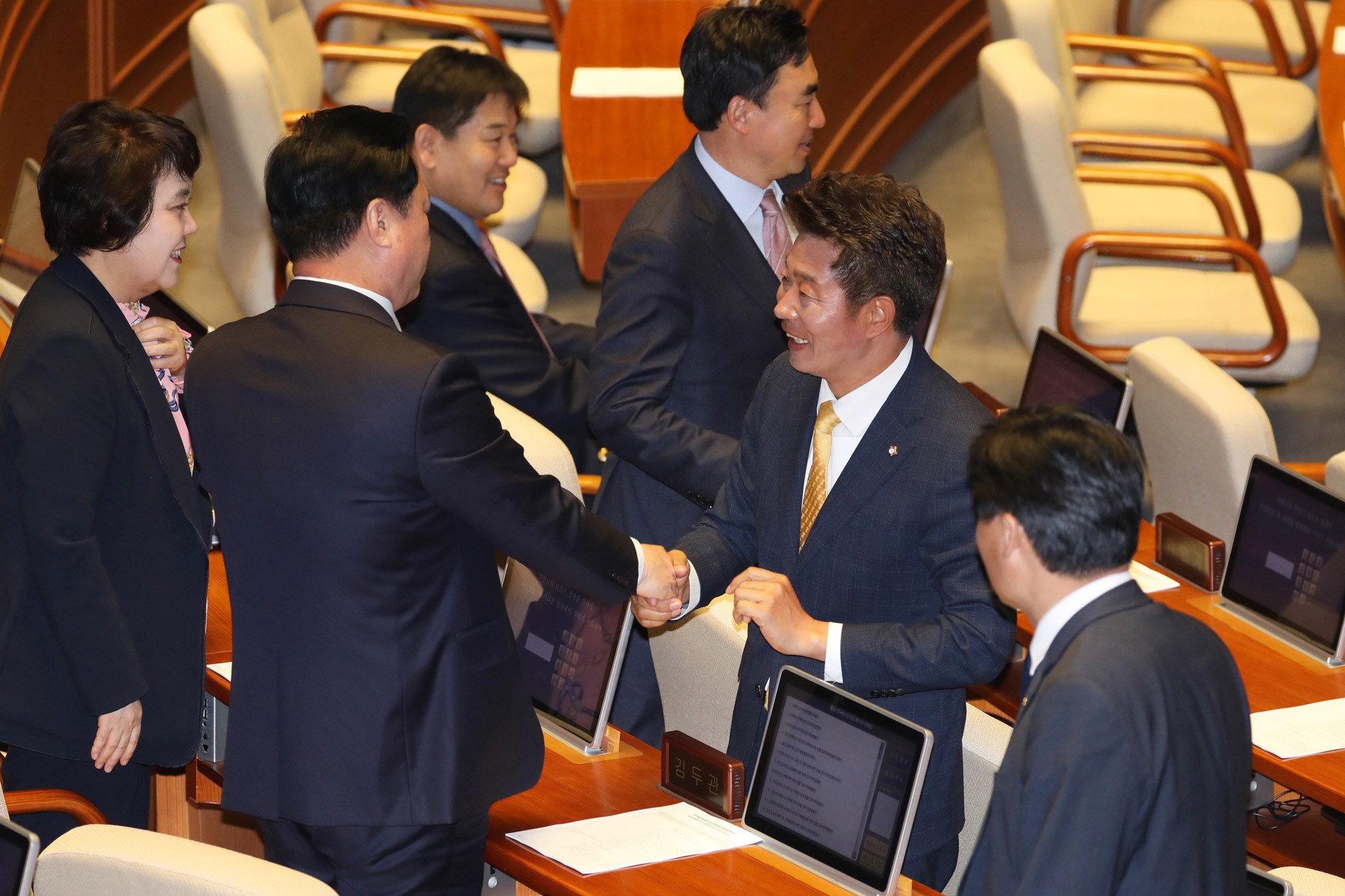 국회본회의;보궐선거당선자;정점식의원;여영국의원