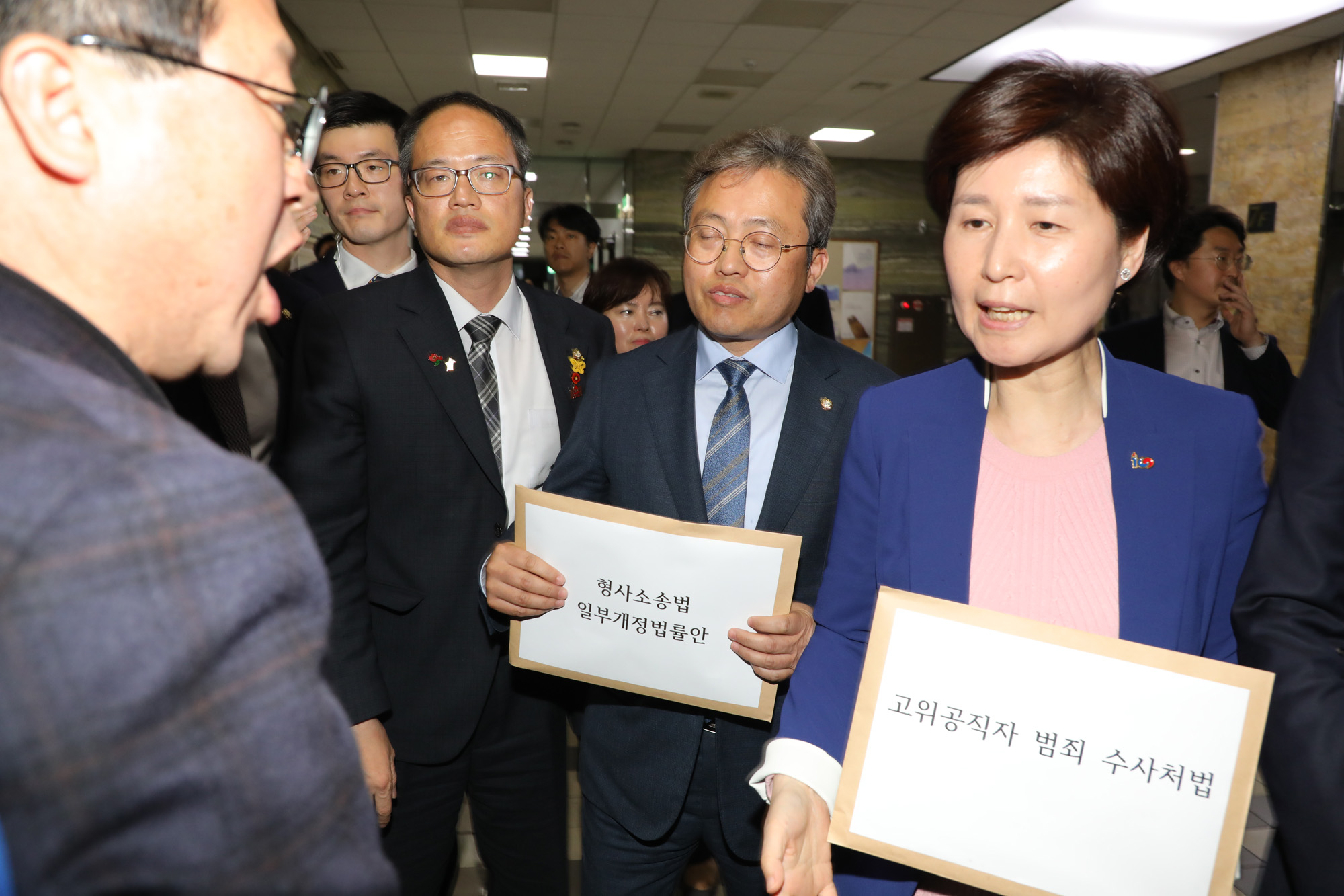 국회의안과;패스트트랙저지;한국당국회점거;민주당법안제출;의안과팩스제출