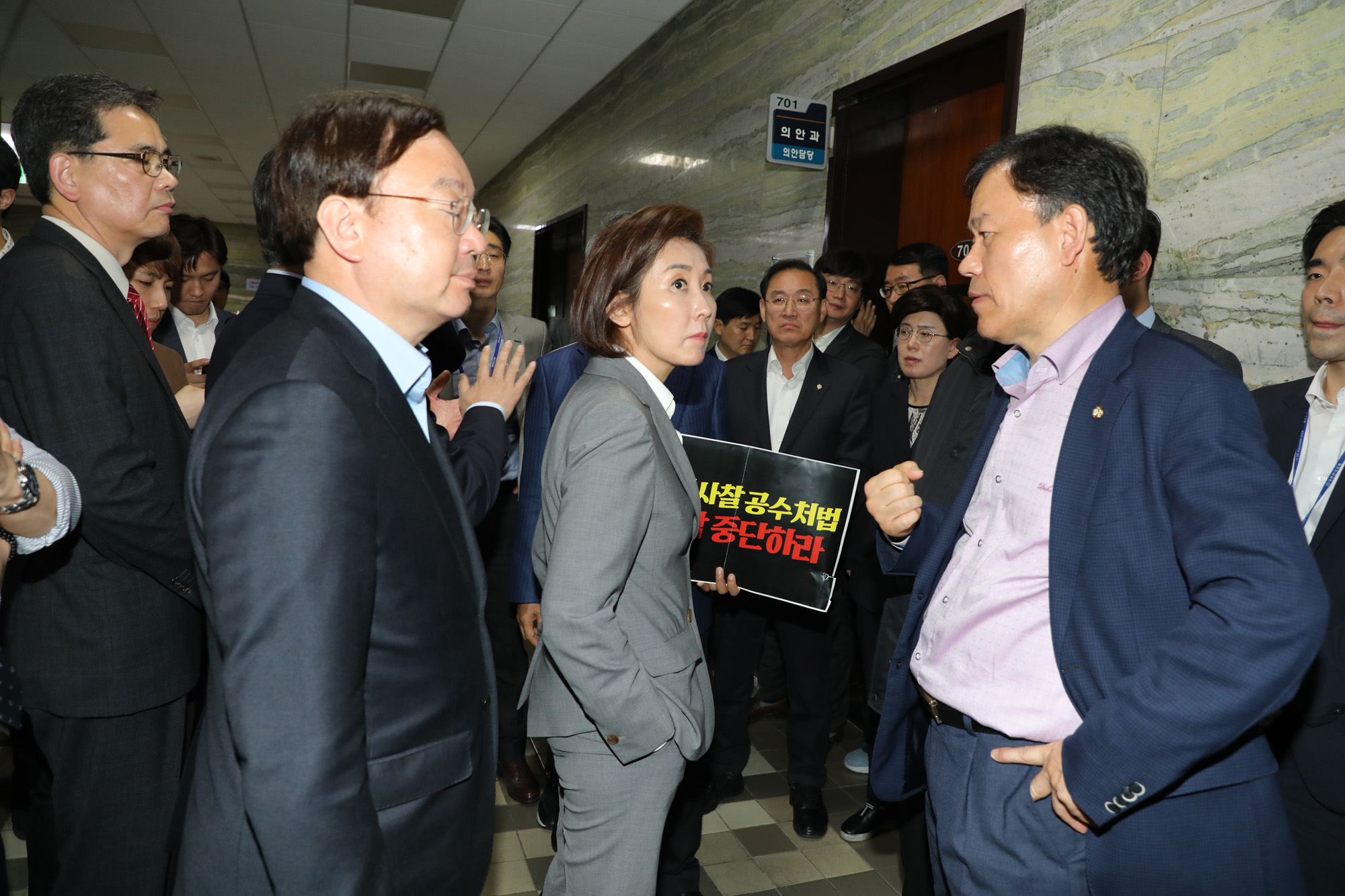 국회의안과;패스트트랙저지;한국당국회점거;민주당법안제출;의안과팩스제출