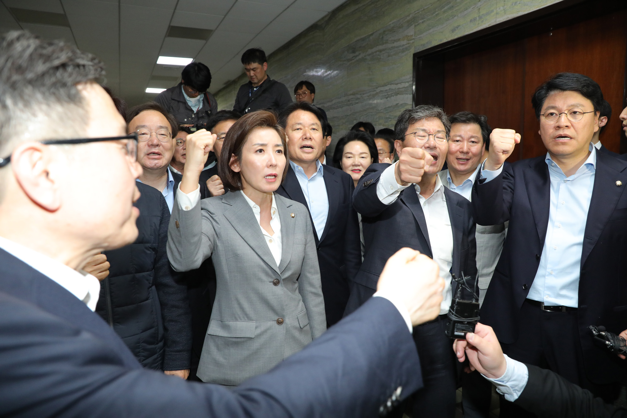 국회의안과;패스트트랙저지;한국당국회점거;민주당법안제출;의안과팩스제출