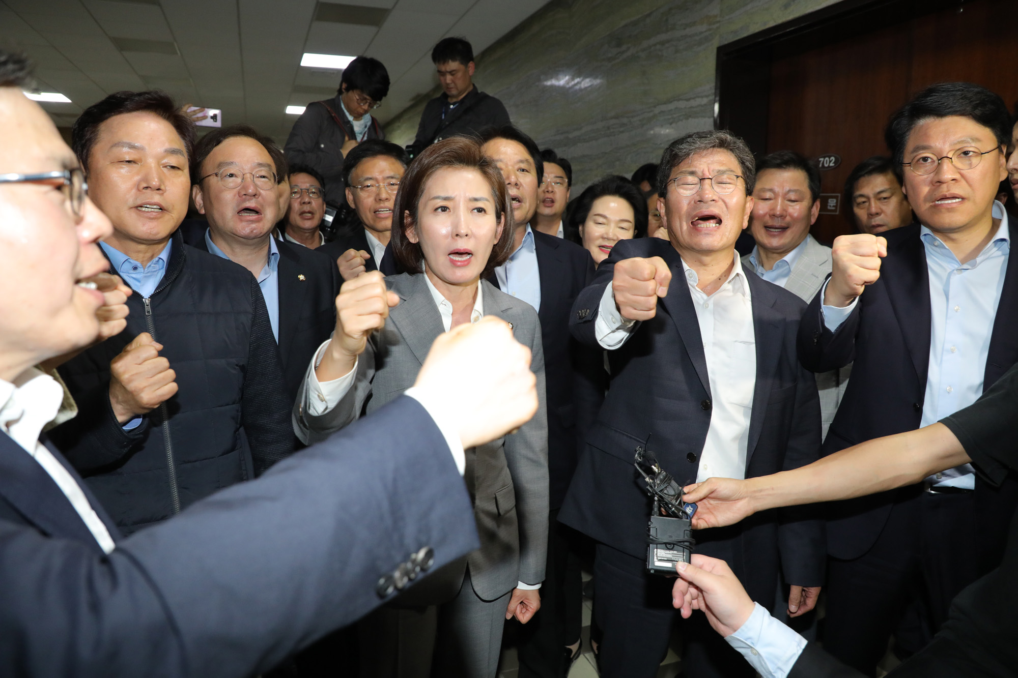 국회의안과;패스트트랙저지;한국당국회점거;민주당법안제출;의안과팩스제출