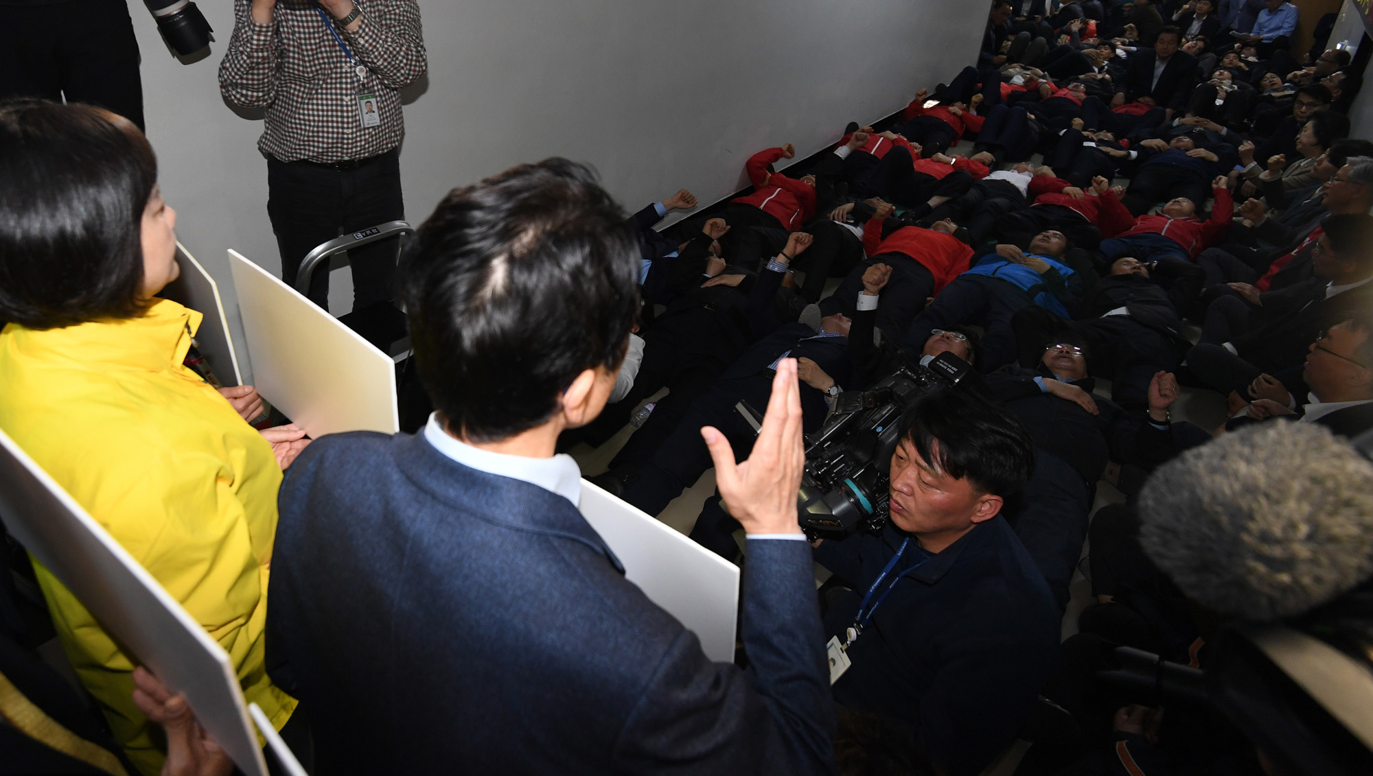 정치개혁특별위원회;선거제개혁안;패스트트랙지정;나경원원내대표;항의하는자유한국당