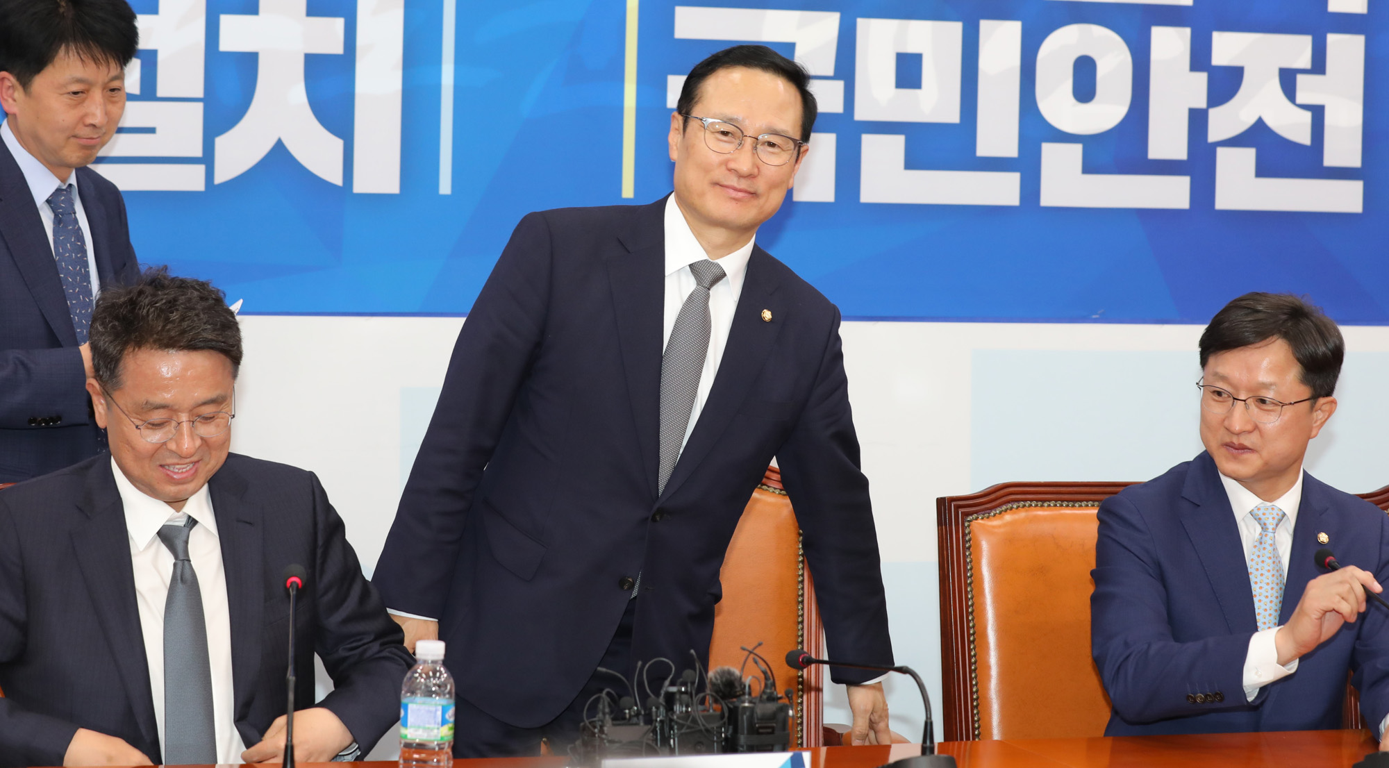 홍영표원내대표고별기자간담회;더불어민주당원내대표