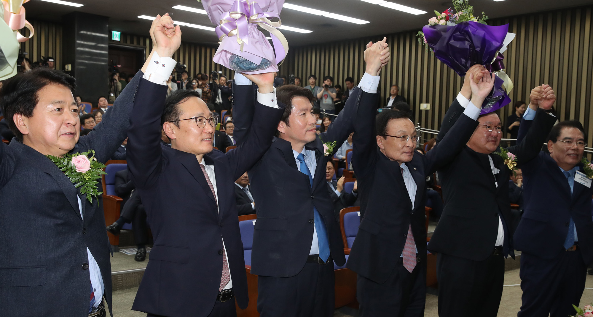 정치;정당;더불어민주당;의원총회;의총;원내대표;이인영;당선