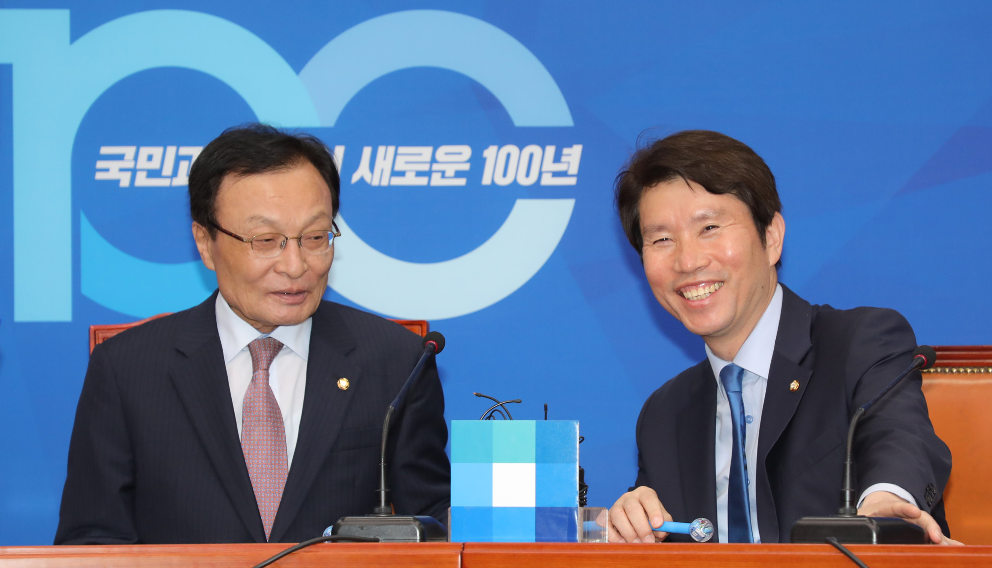 민주당굿즈;대통령굿즈;이니굿즈;이인영원내대표