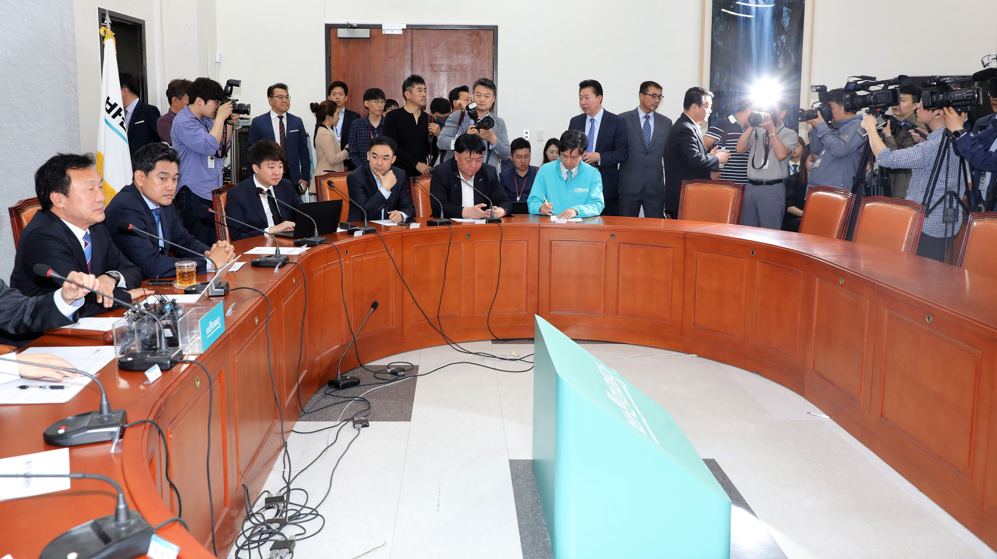 바른미래당최고위원회의;손학규대표;오신환원내대표;지도부퇴진요구;임재훈의원퇴장