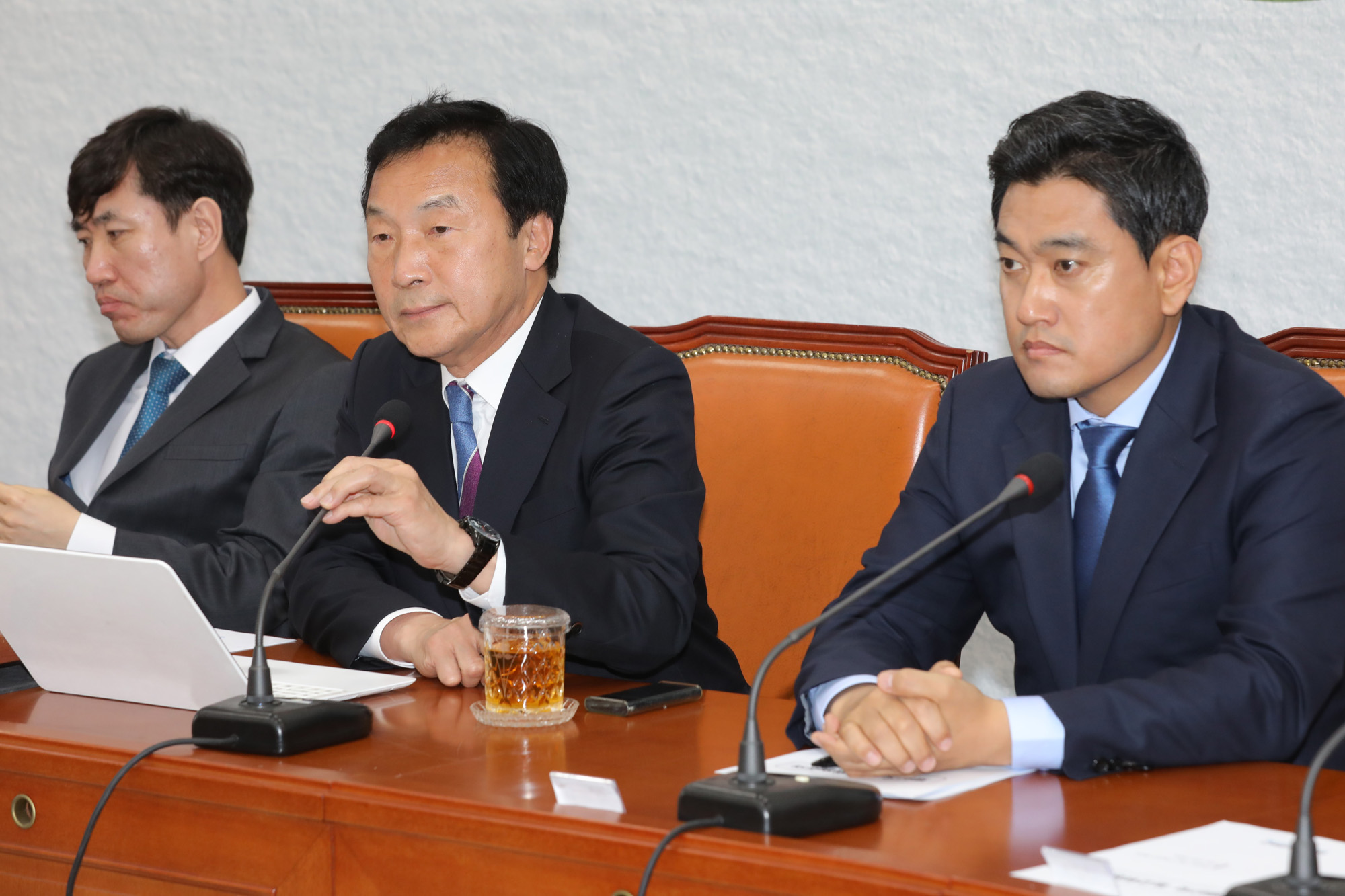 바른미래당최고위원회의;손학규대표;오신환원내대표;지도부퇴진요구