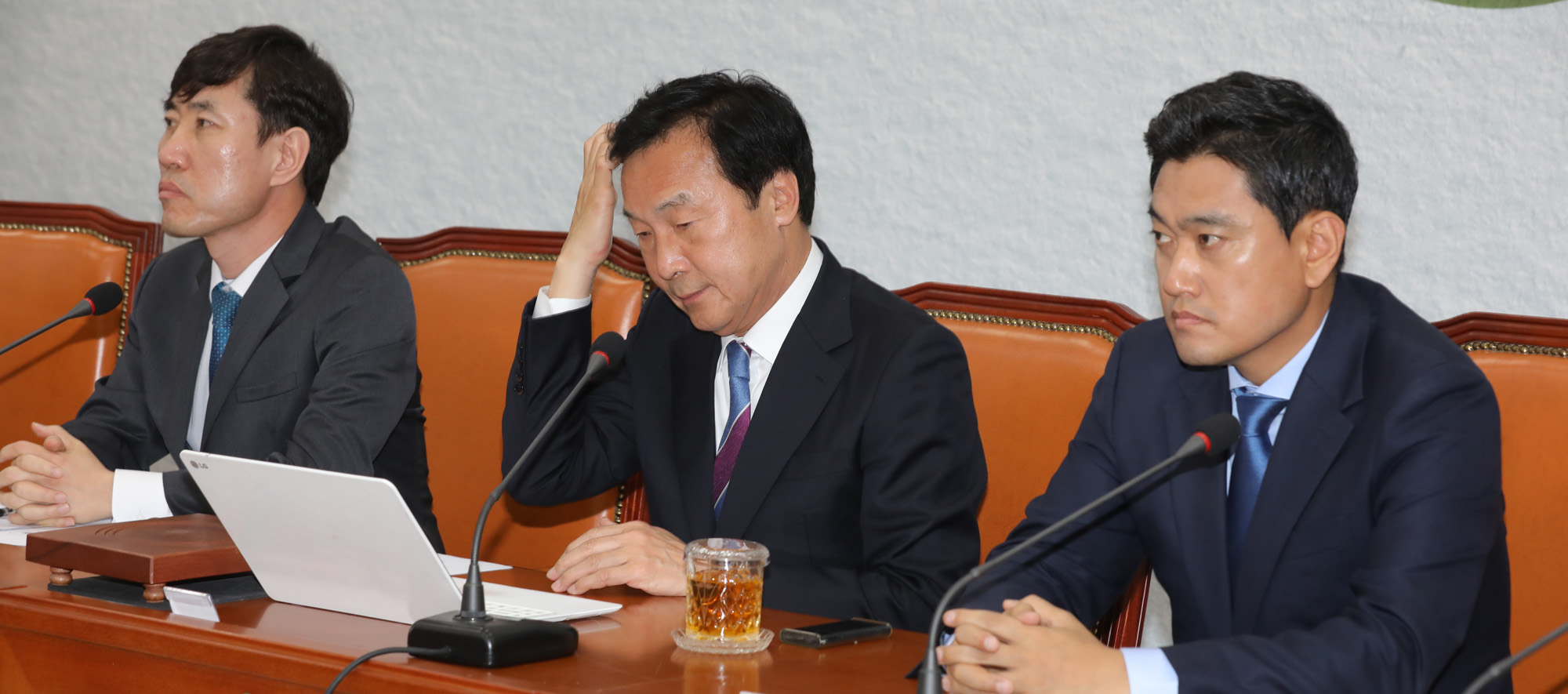 바른미래당최고위원회의;손학규대표;오신환원내대표;지도부퇴진요구