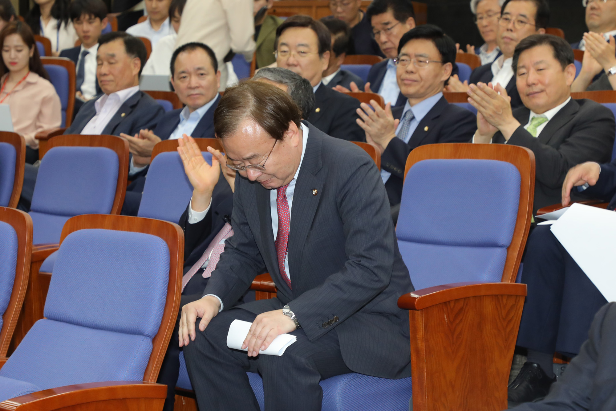 자유한국당의총;강효상의원