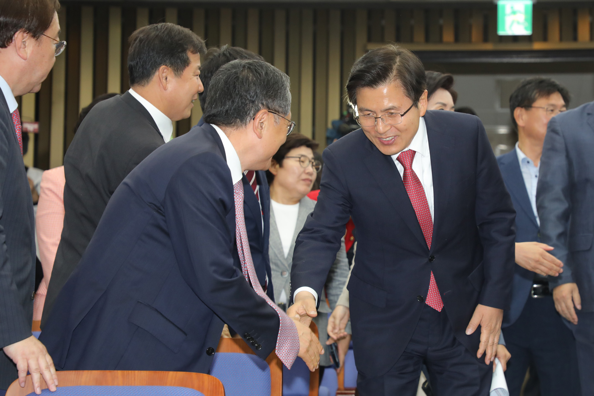 자유한국당의총;황교안대표;나경원원내대표