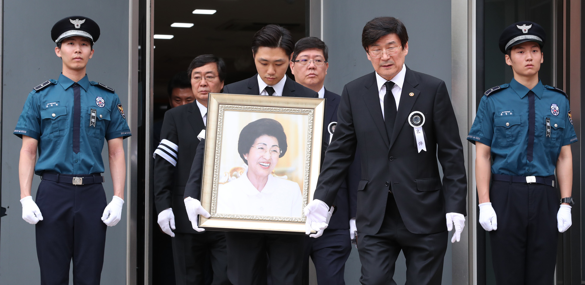 정치;전 대통령;영부인;이희호;발인;노재;사저;김대중도서관;동교동