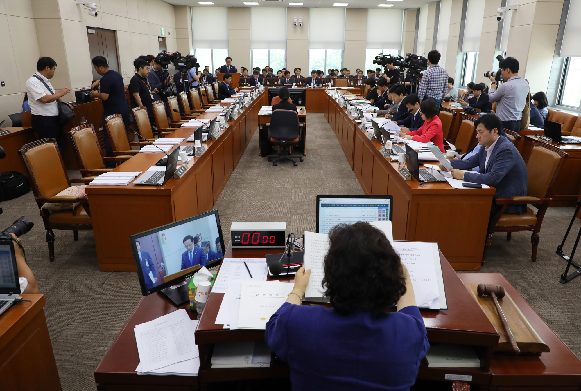 행정안전위원회;한국당불참