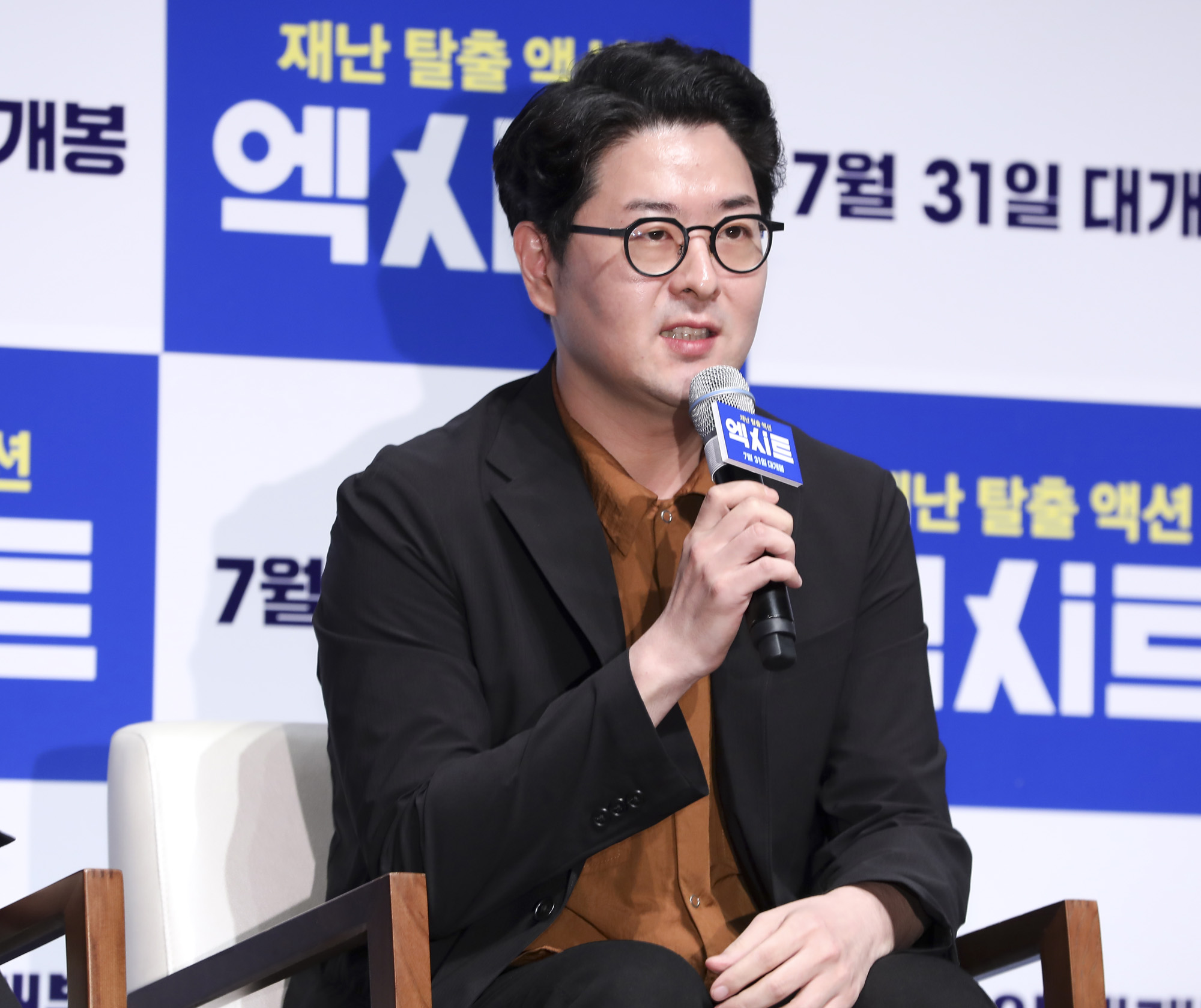 엑시트;재난영화;조정석;임윤아;이상근감독