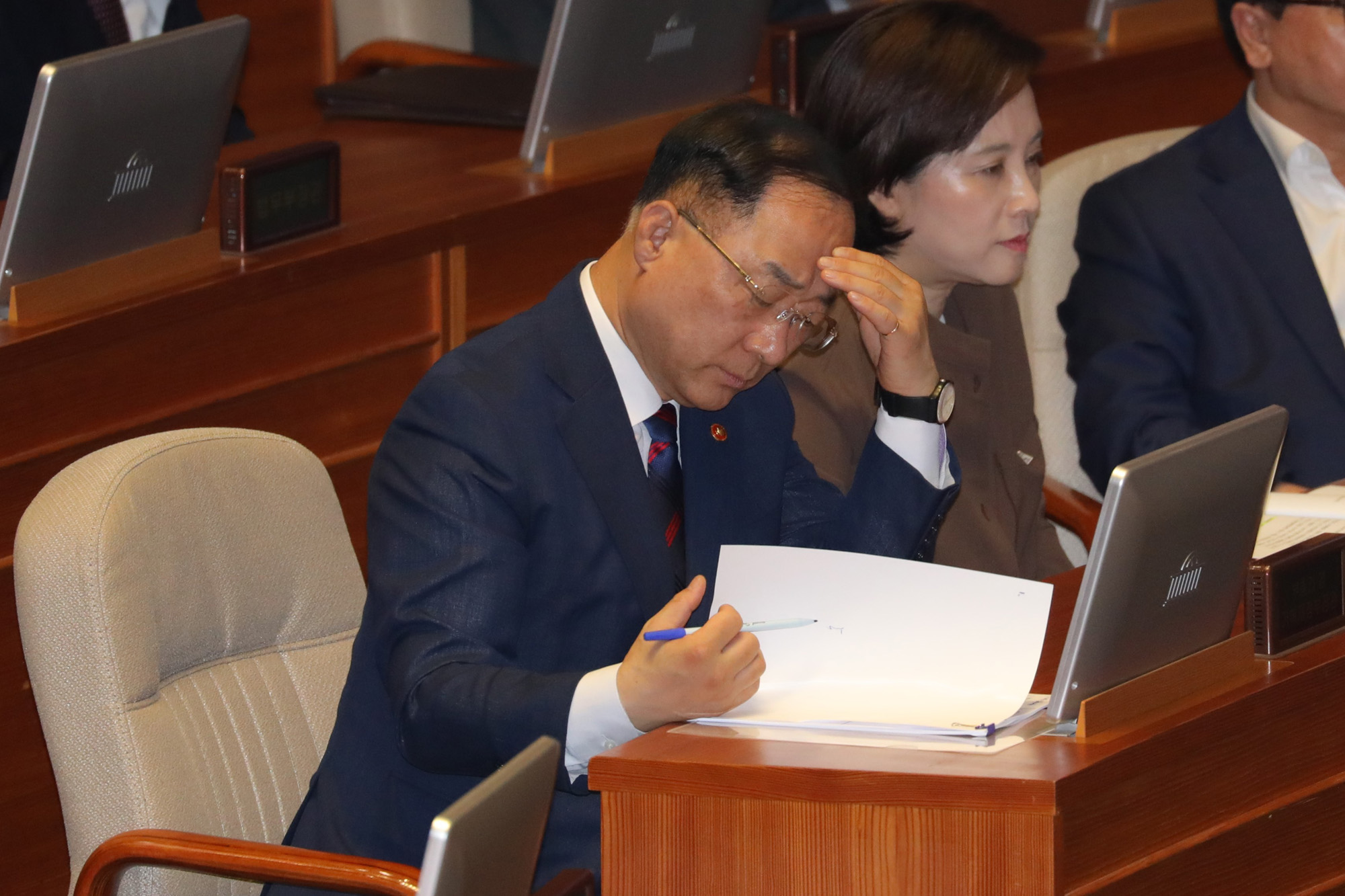 국회본회의;교섭단체대표연설;나경원자유한국당원내대표;홍남기장관