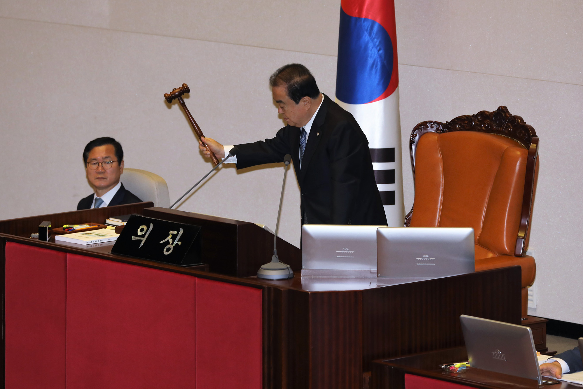 국회본회의;교섭단체대표연설;문희상국회의장