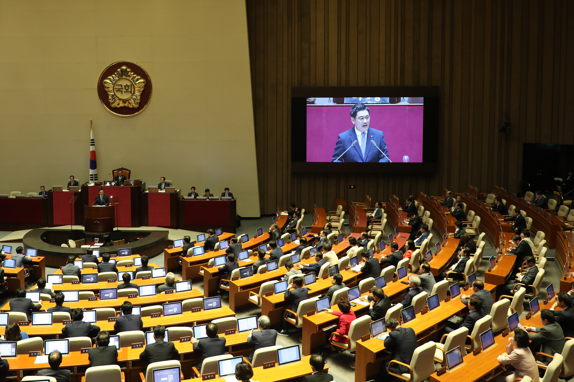 국회본회의;교섭단체대표연설;오신환바른미래당원내대표