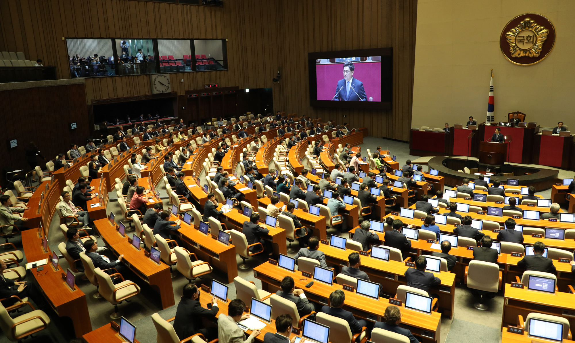 국회본회의;교섭단체대표연설;오신환바른미래당원내대표