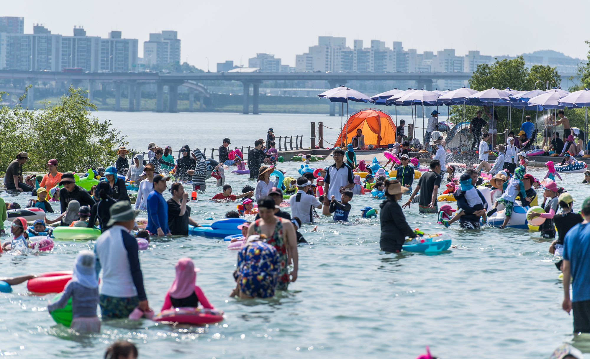 사회;여름;더위스케치;무더위;폭염;물놀이;바캉스;난지강변물놀이장