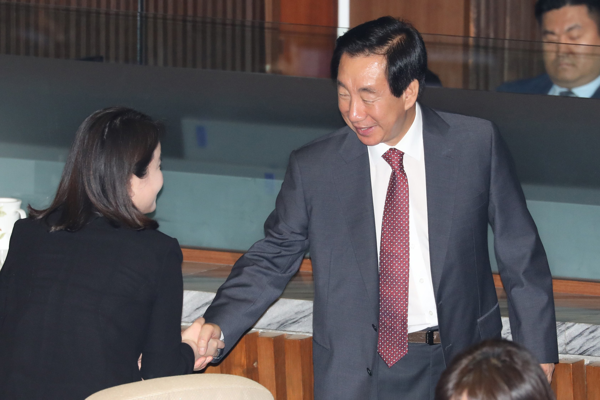 본회의;대정부질문;정치외교안보통일