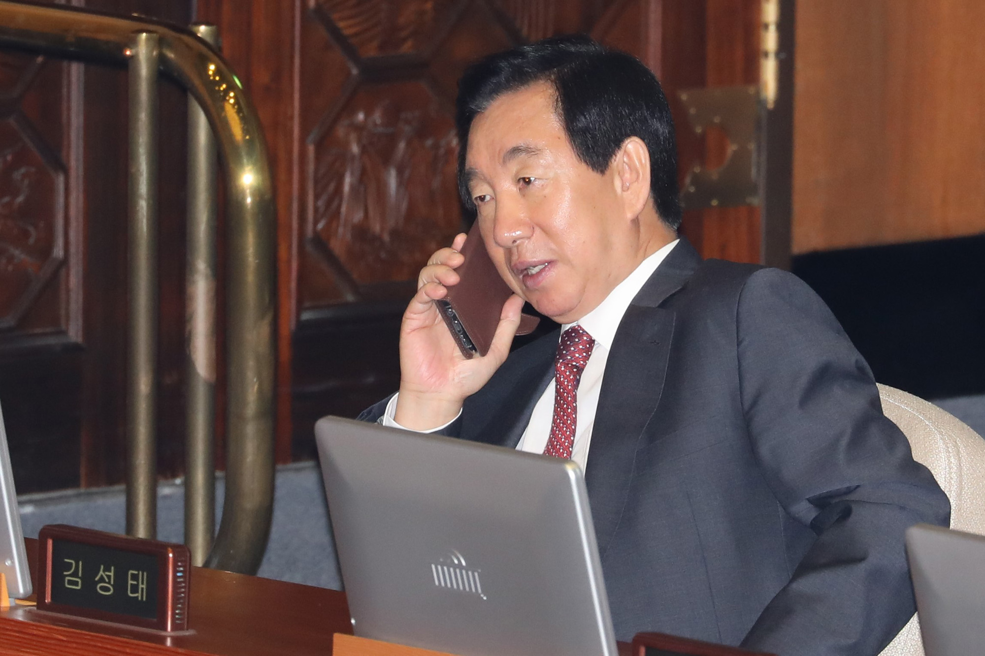 본회의;대정부질문;정치외교안보통일