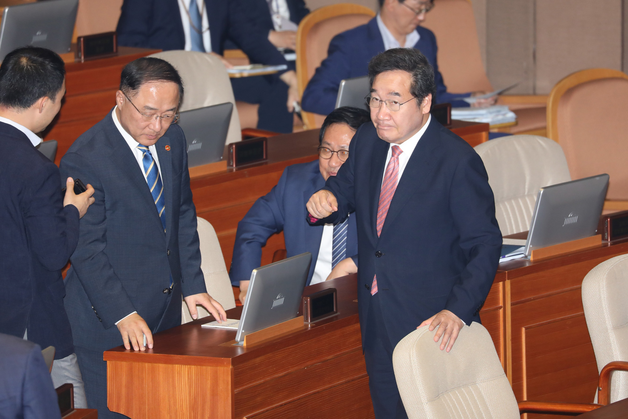 국회본회의;이낙연국무총리;대정부질문