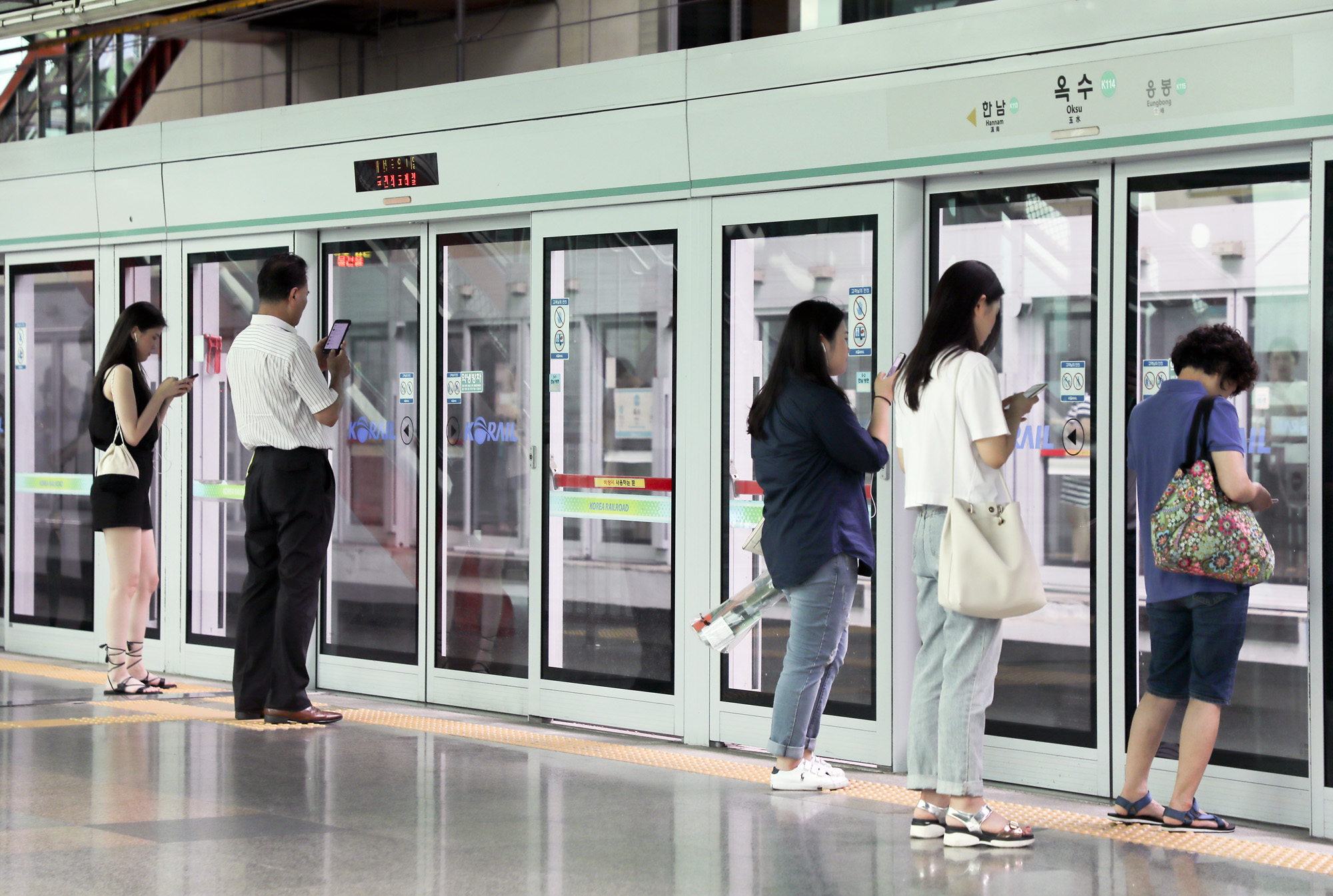 휴대폰;스마트폰;지하철스마트폰