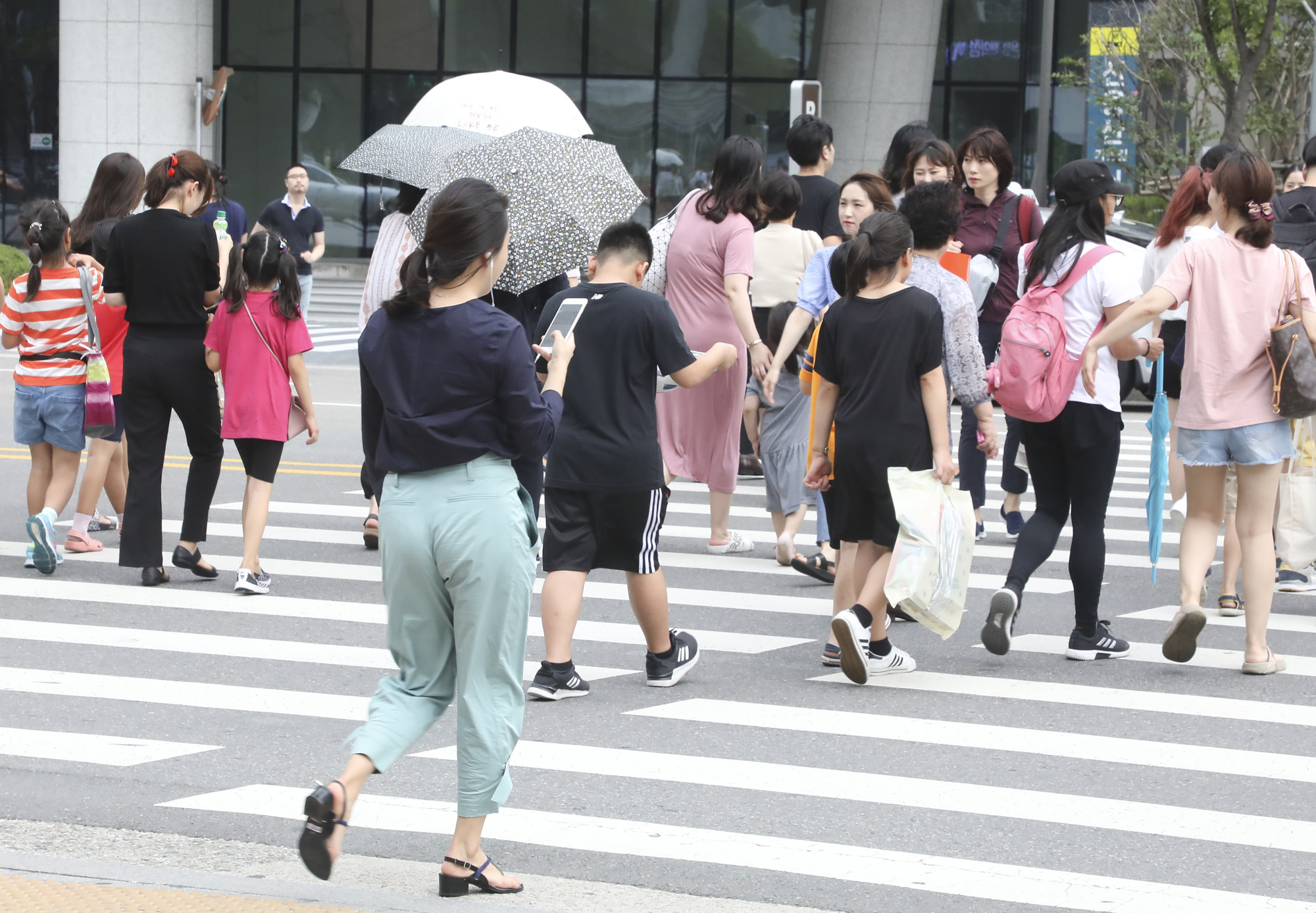 휴대폰;스마트폰;건널목스마트폰;횡단보도휴대폰;횡단보도스마트폰