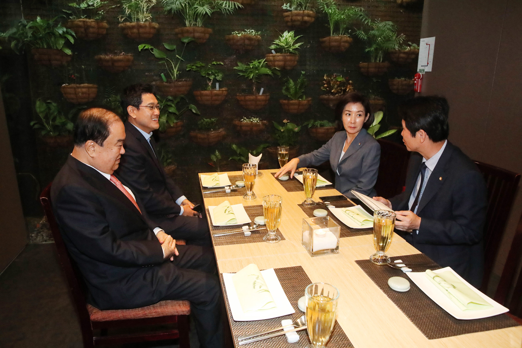 국회의장;교섭단체;원내대표회동;문희상;나경원;이인영;오신환