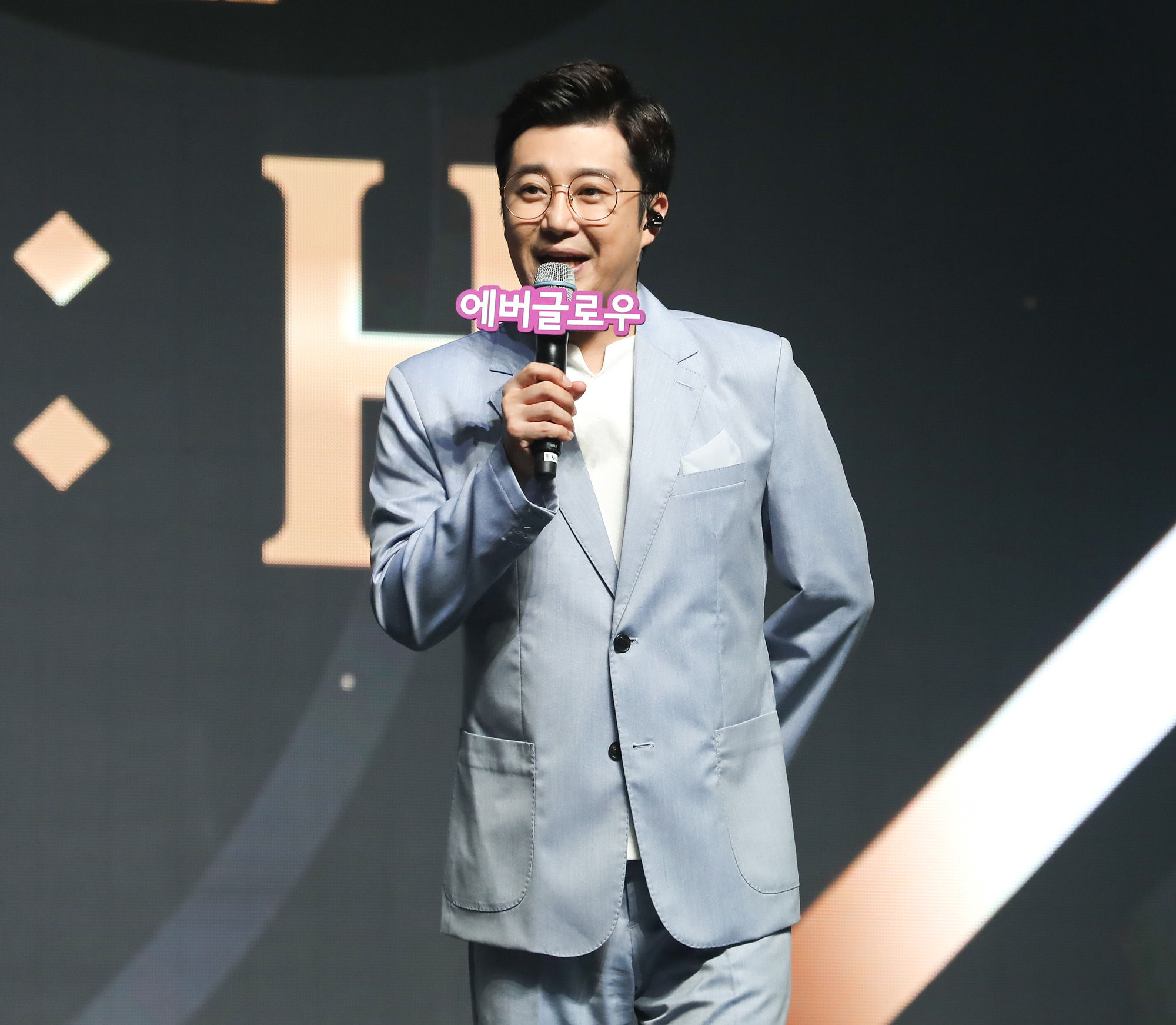 에버글로우;거륵룹;위에화;위에화엔터테인먼트;김태진