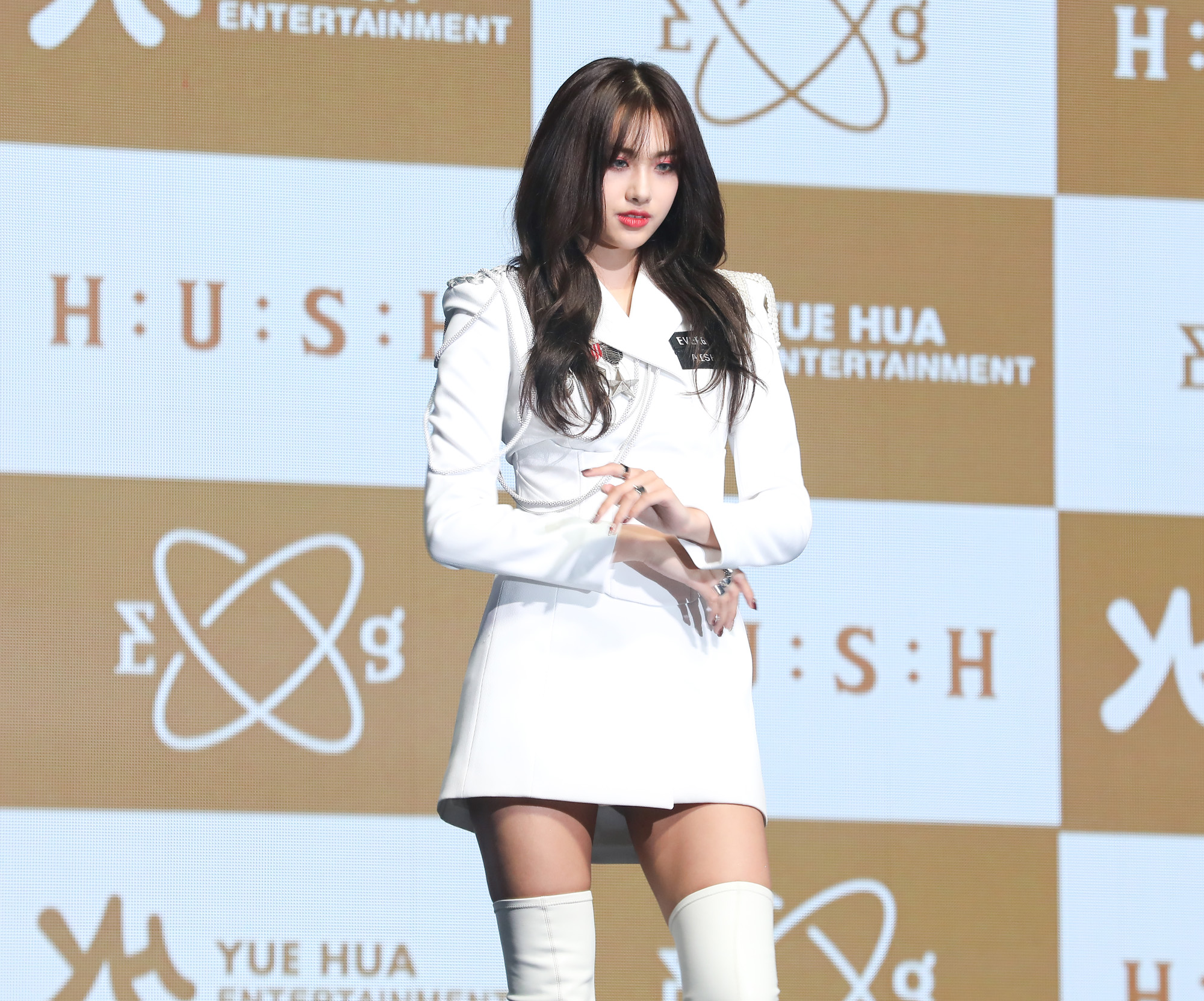 에버글로우;거륵룹;위에화;위에화엔터테인먼트
