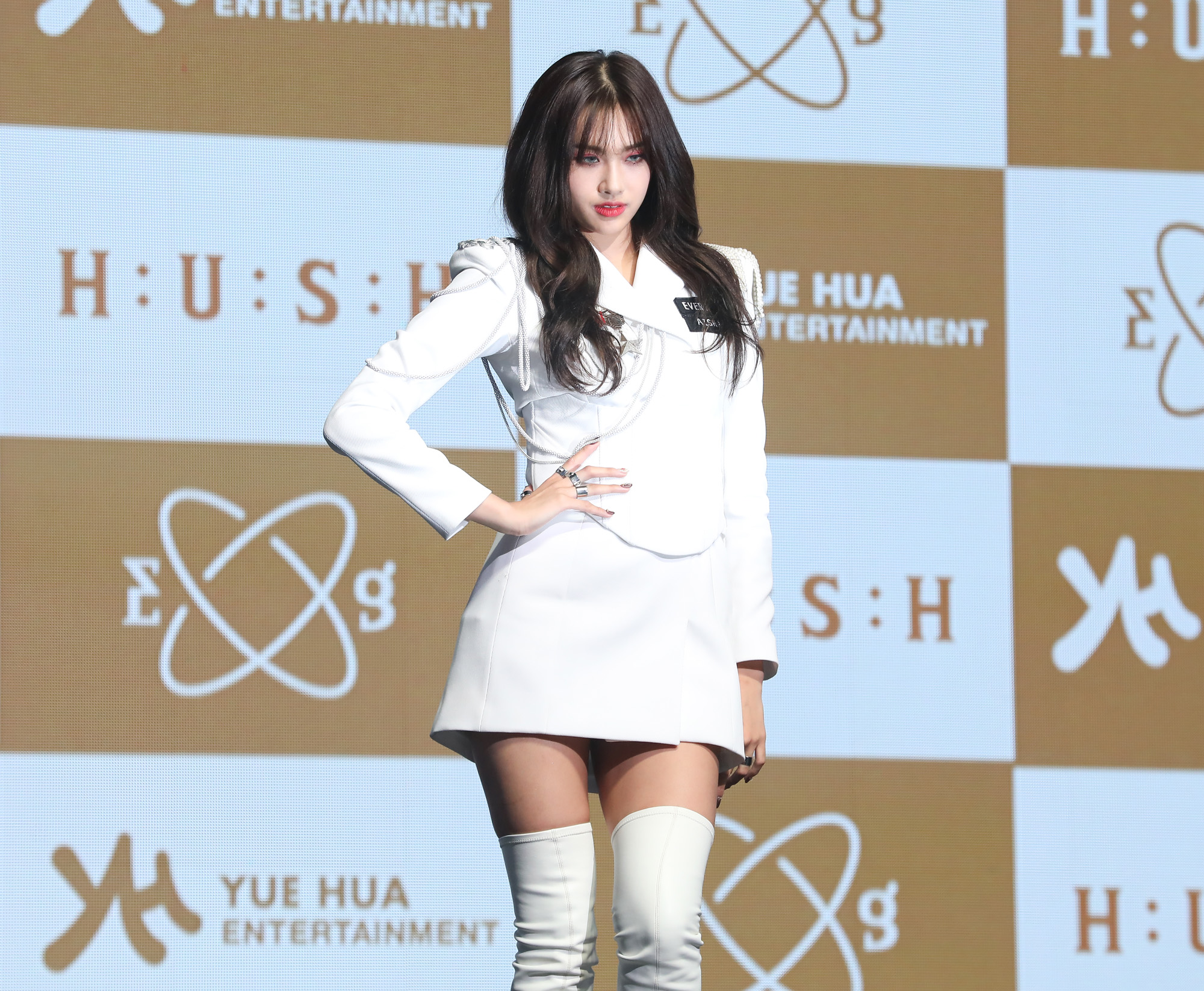 에버글로우;거륵룹;위에화;위에화엔터테인먼트