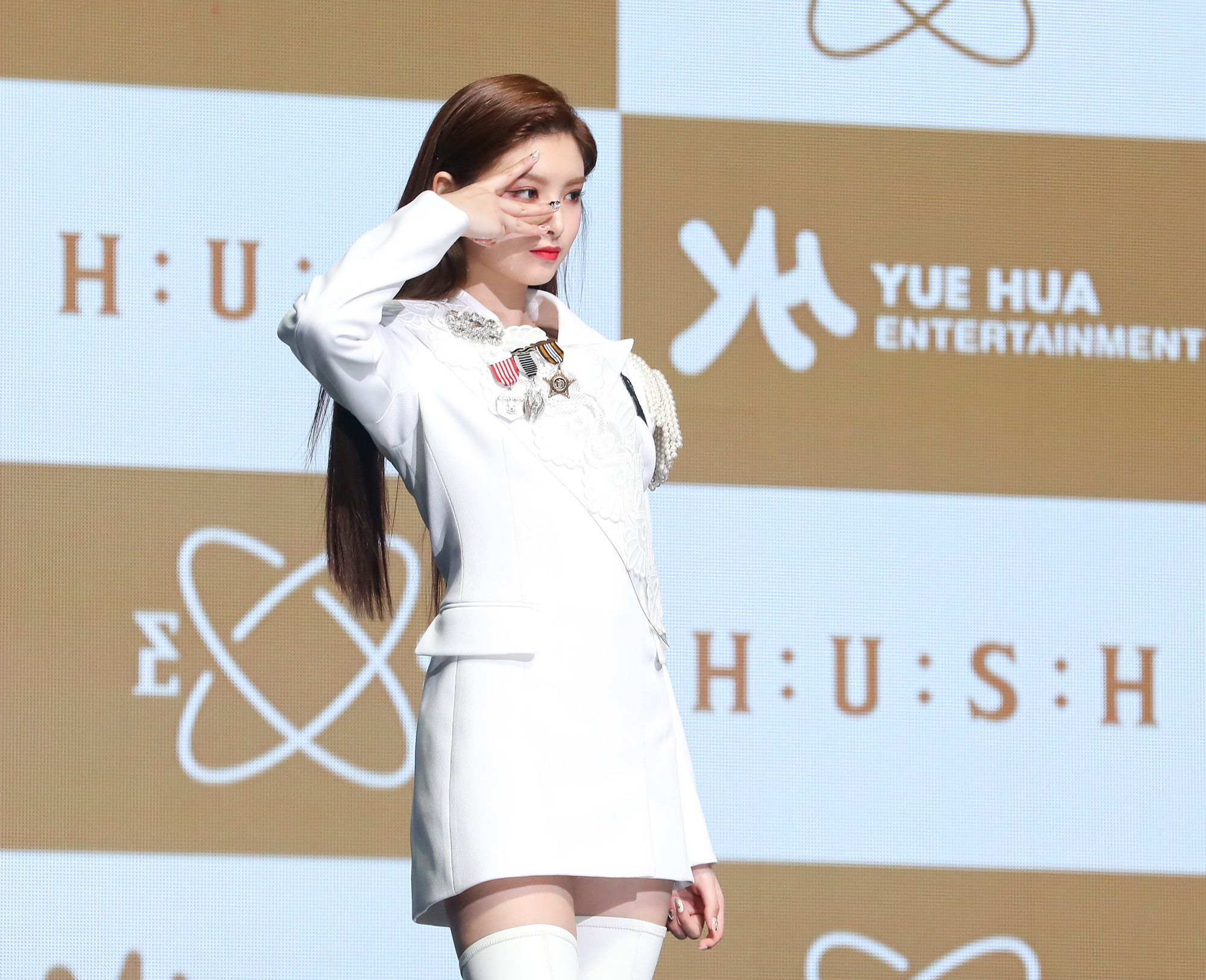 에버글로우;거륵룹;위에화;위에화엔터테인먼트