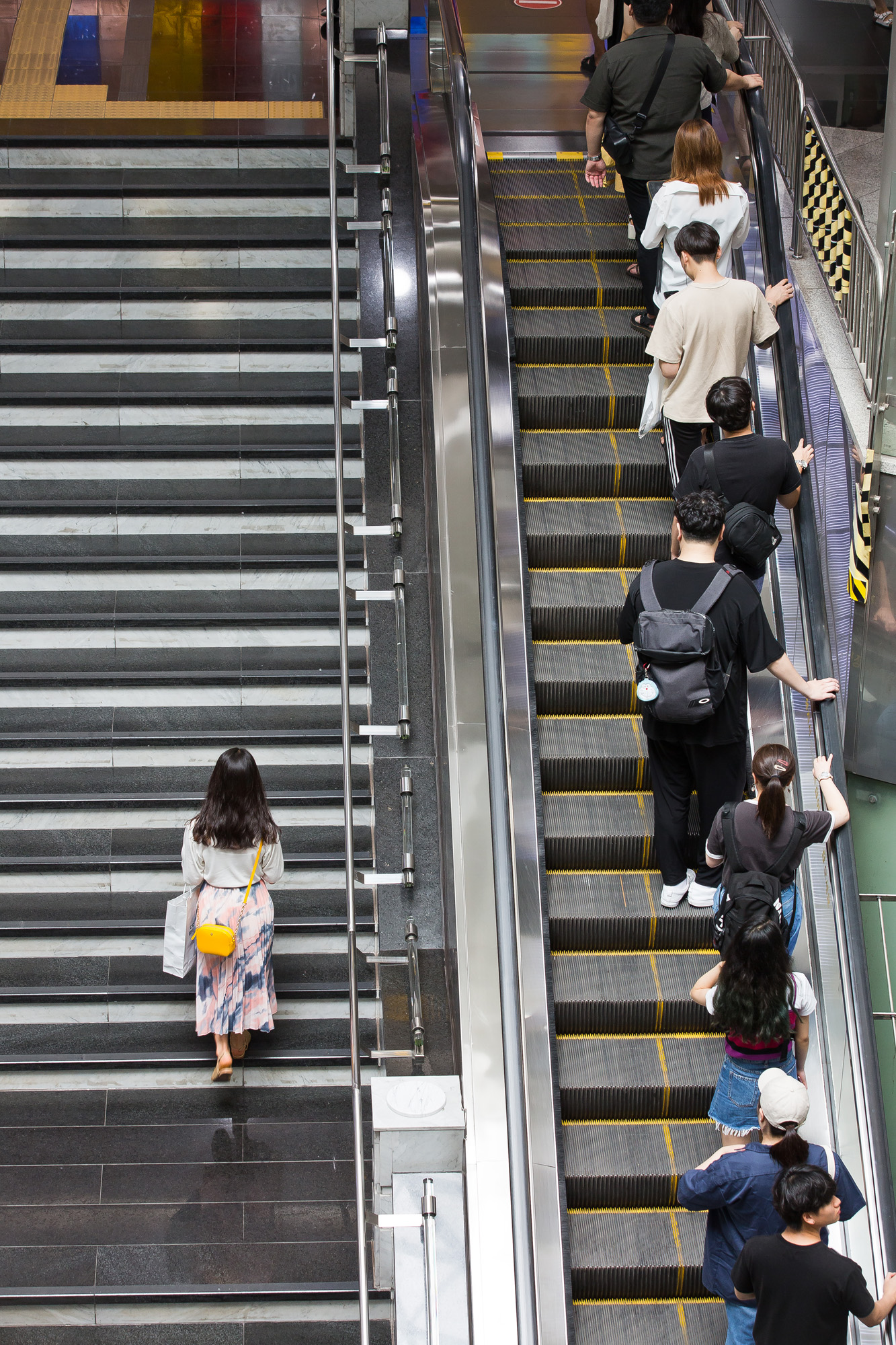 의학;건강;의자병;현대인질병;운동;걷기;계단오르기;에스컬레이터