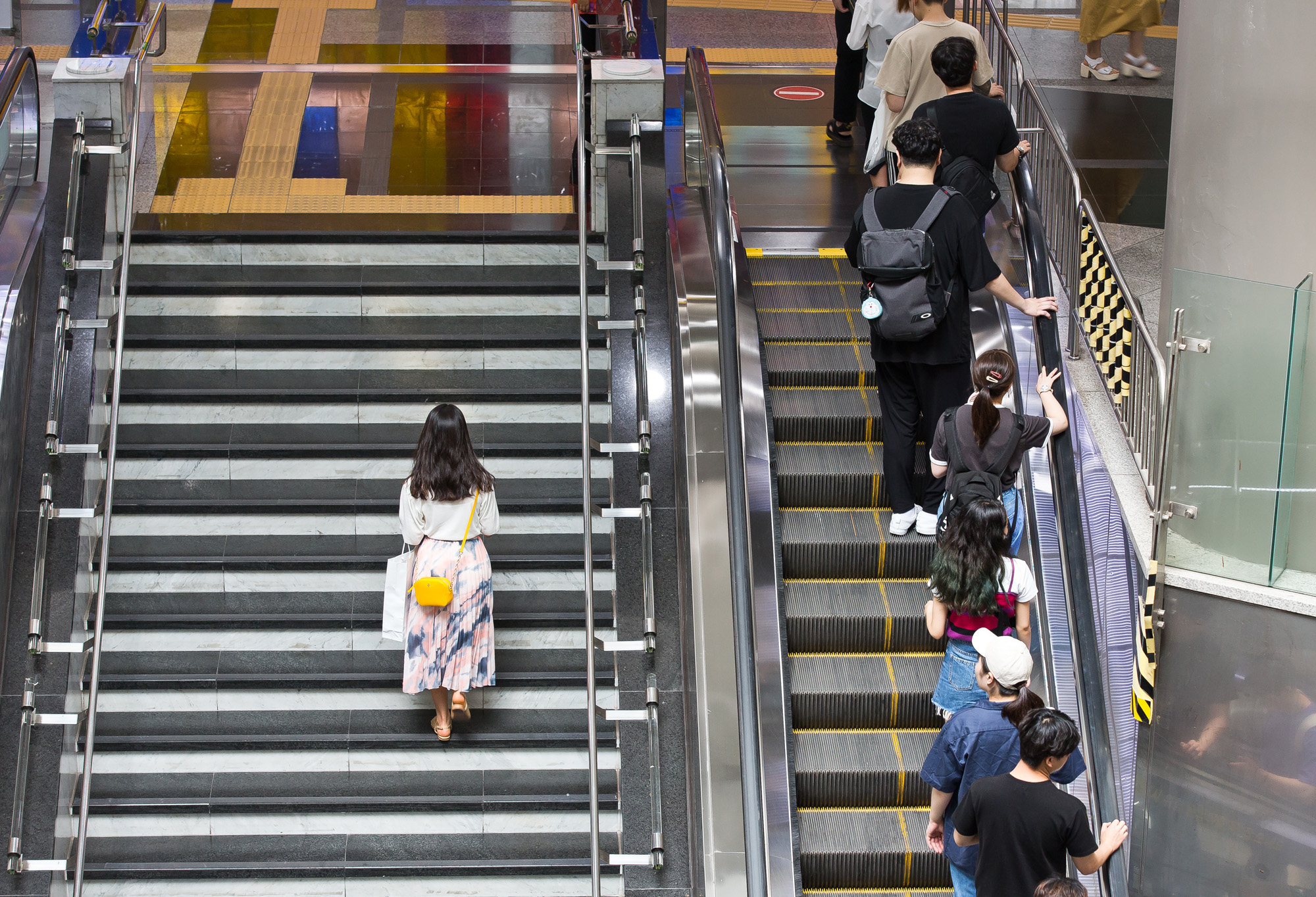 의학;건강;의자병;현대인질병;운동;걷기;계단오르기;에스컬레이터