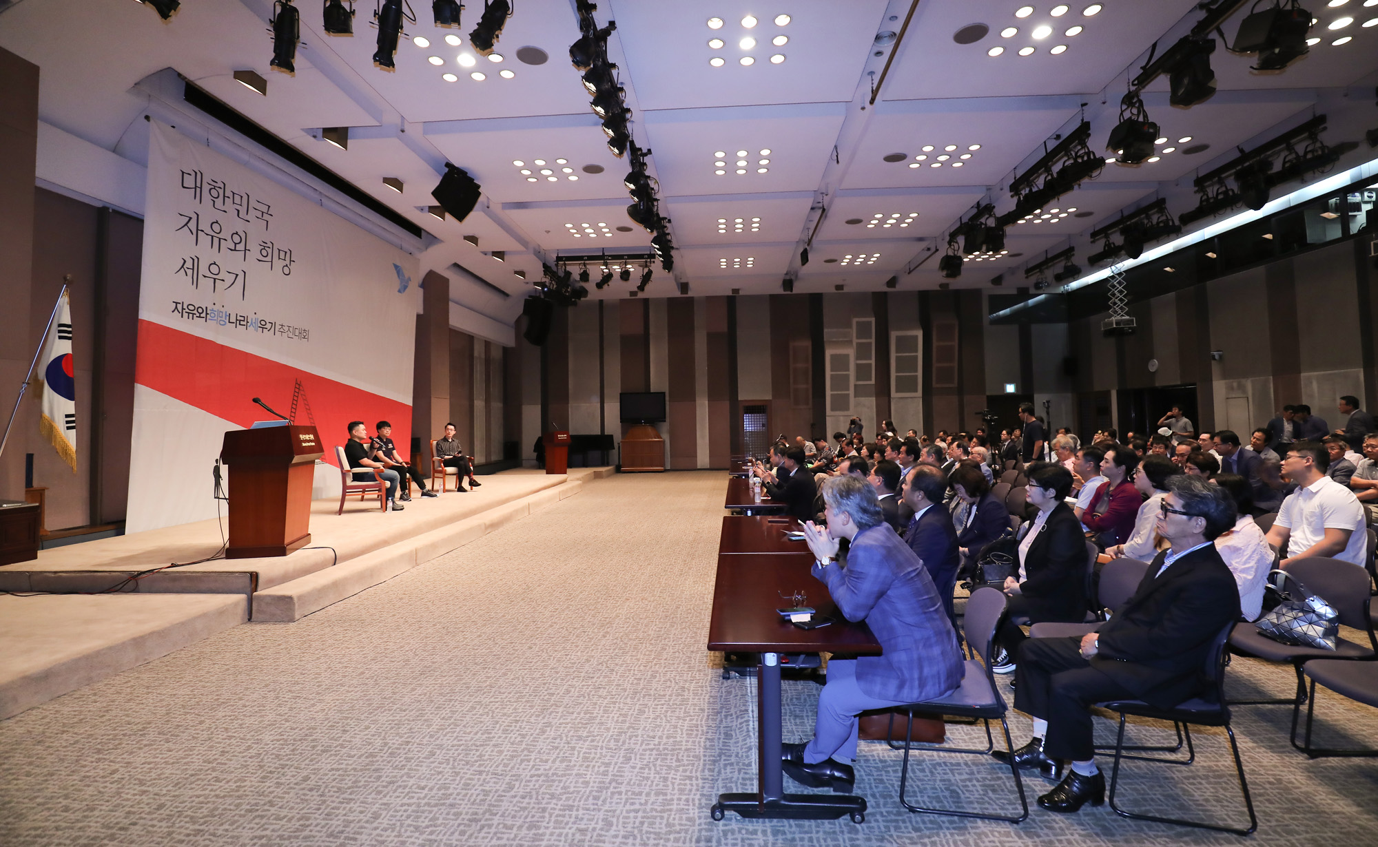 보수유튜버;팩맨;구자웅;윤서인;성제준