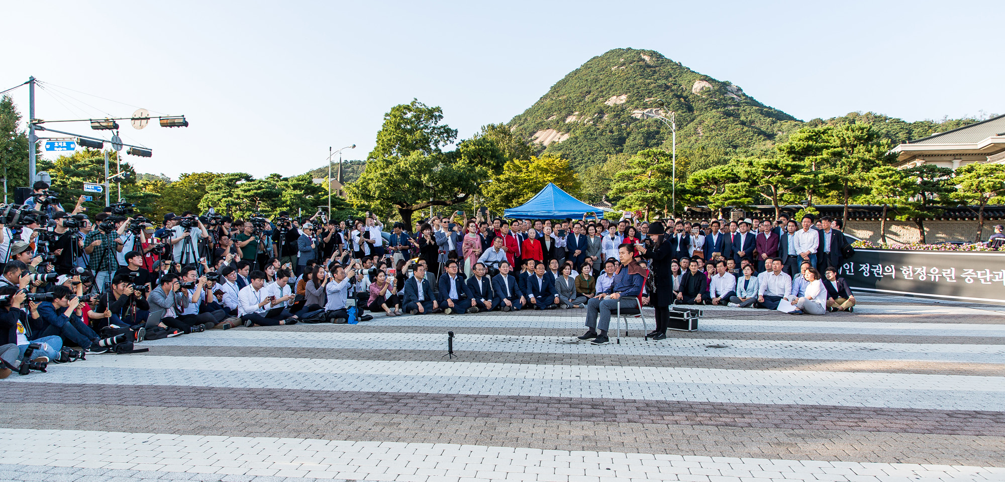 정치;정당;국회;자유한국당;황교안;당대표삭발;황교안삭발식;청와대